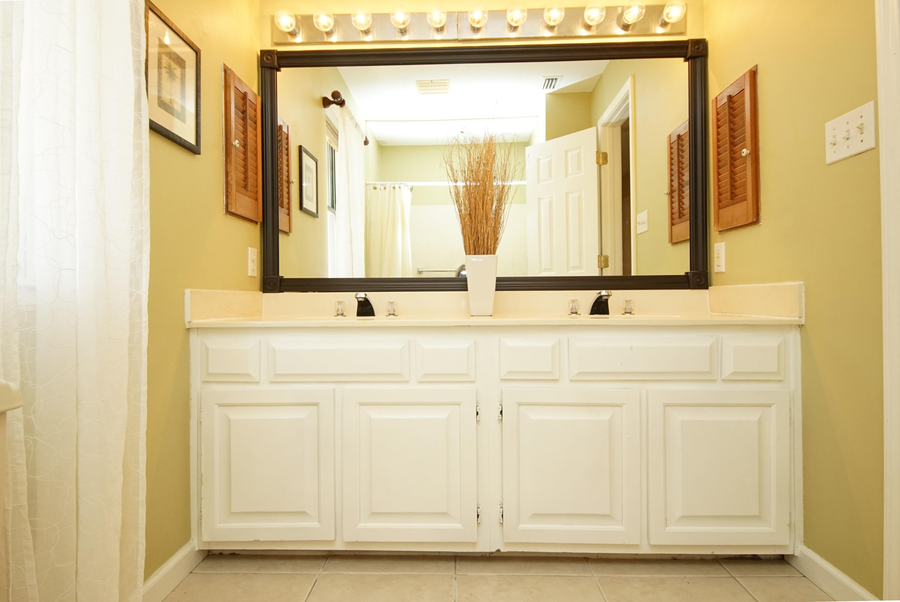 LAKESIDE VILLAGE - Residential