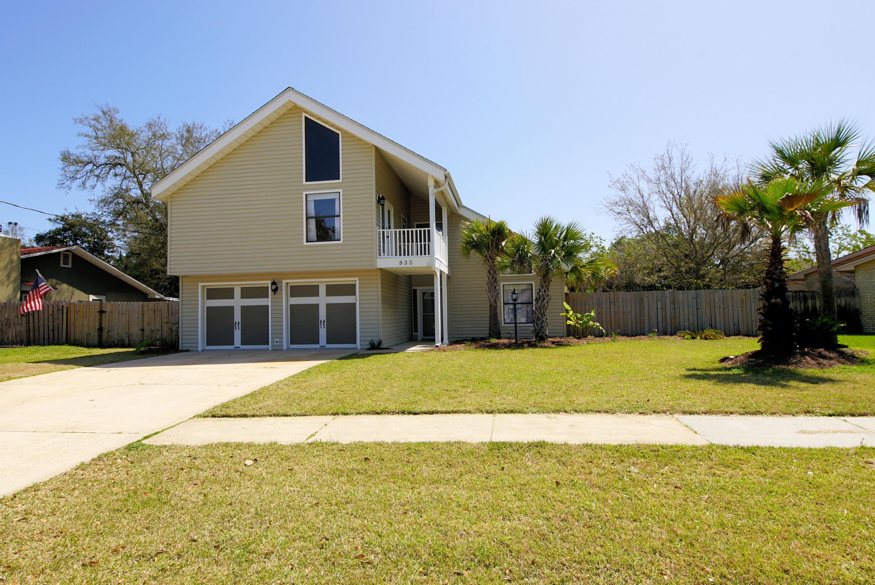 LAKESIDE VILLAGE - Residential