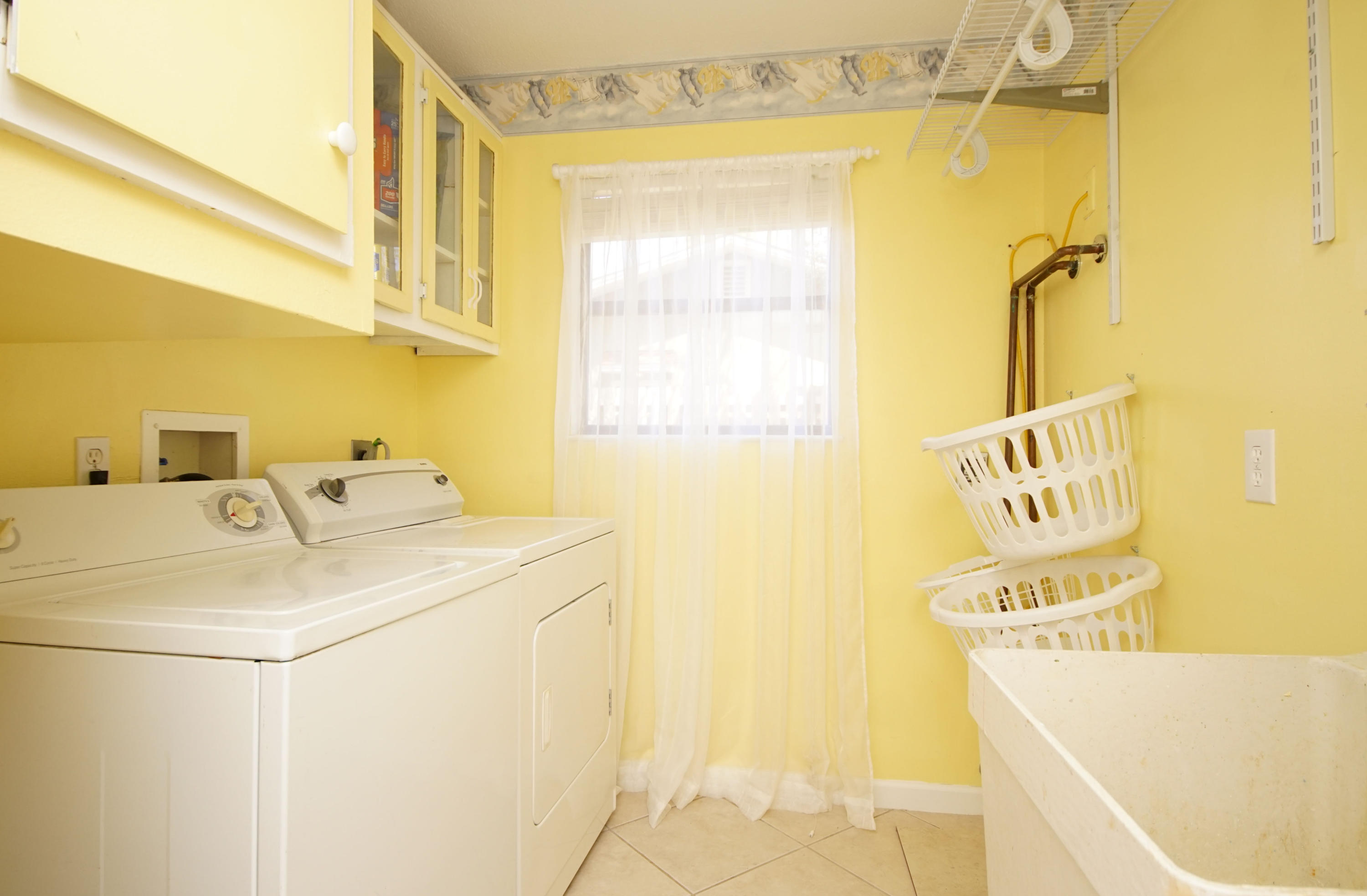 LAKESIDE VILLAGE - Residential