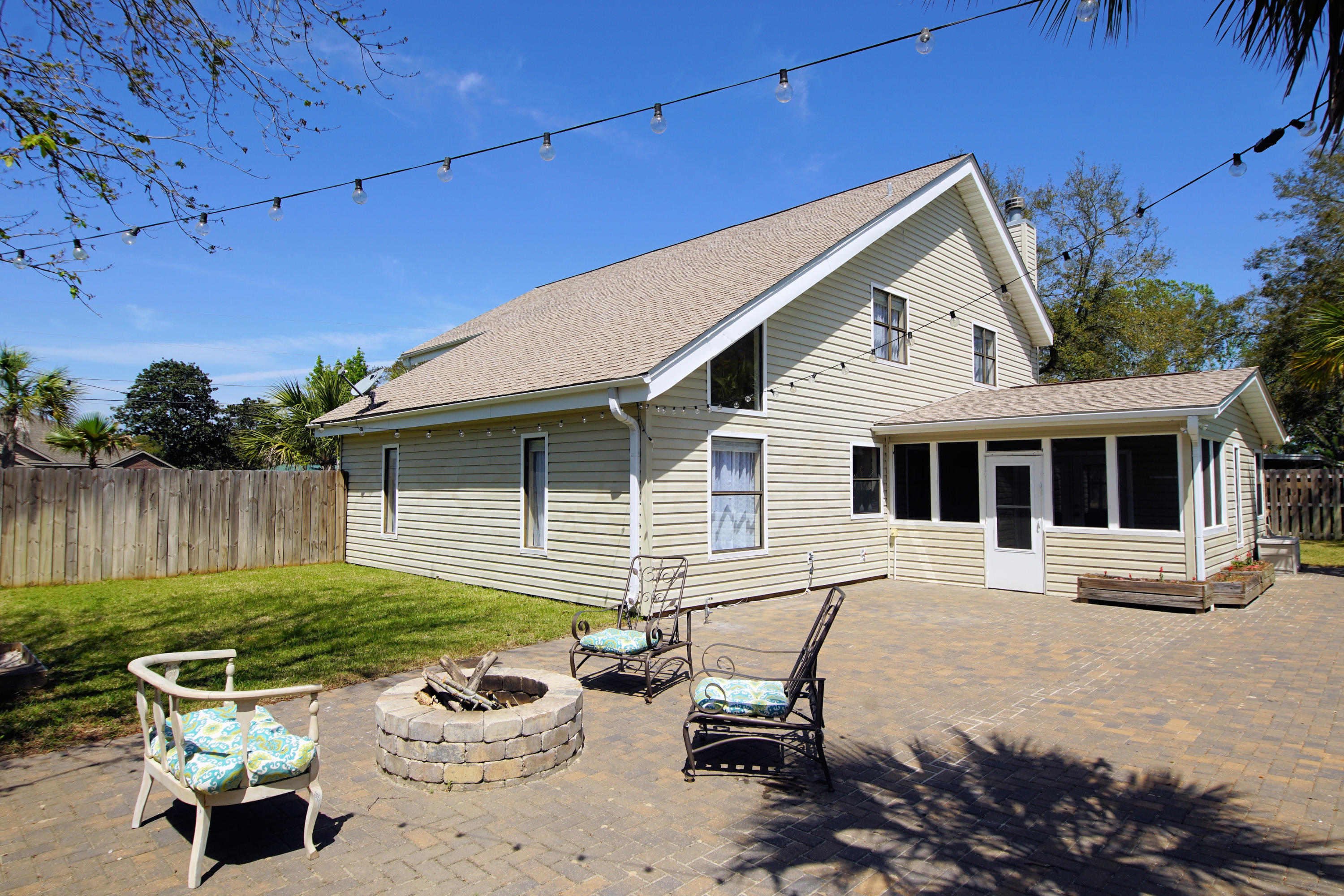 LAKESIDE VILLAGE - Residential