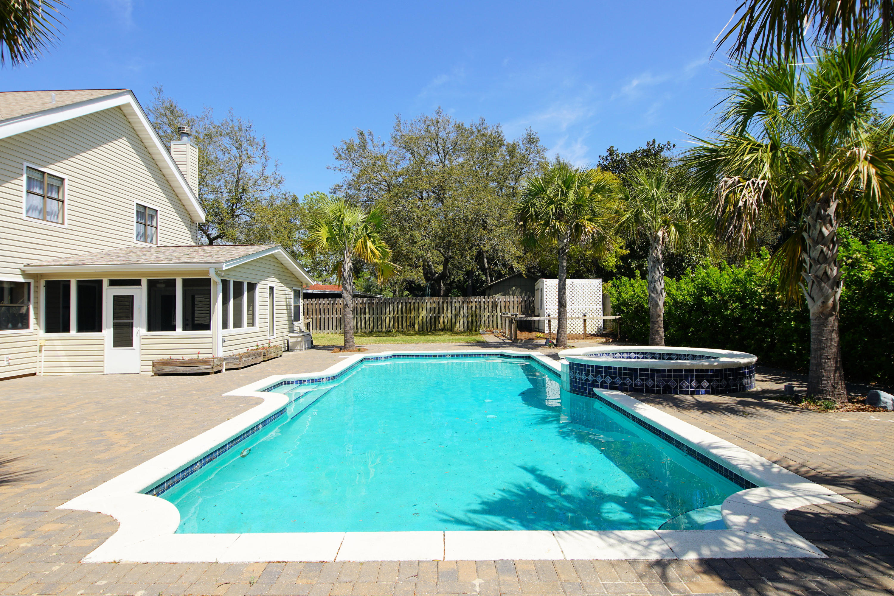 LAKESIDE VILLAGE - Residential