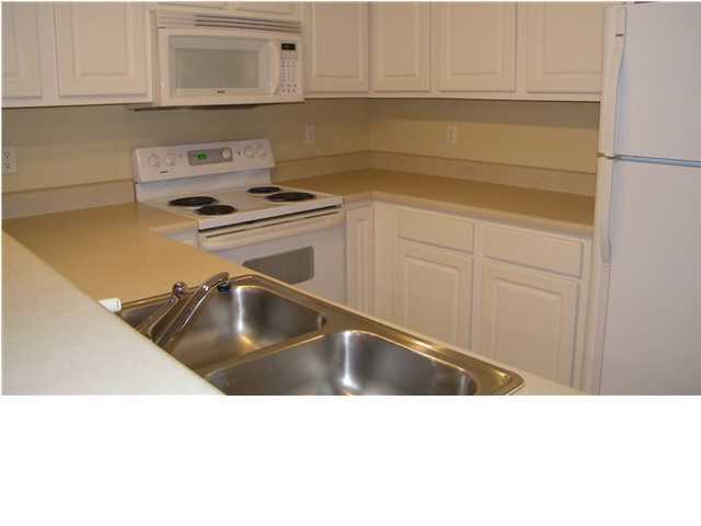 OAK PARK TOWNHOMES - Residential Lease