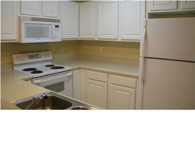 OAK PARK TOWNHOMES - Residential Lease