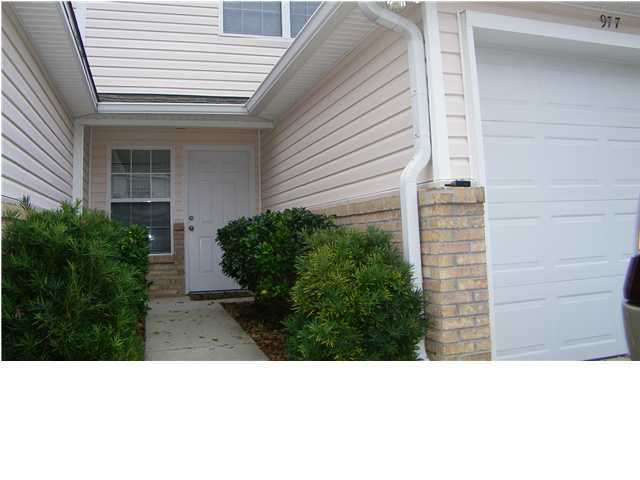 OAK PARK TOWNHOMES - Residential Lease