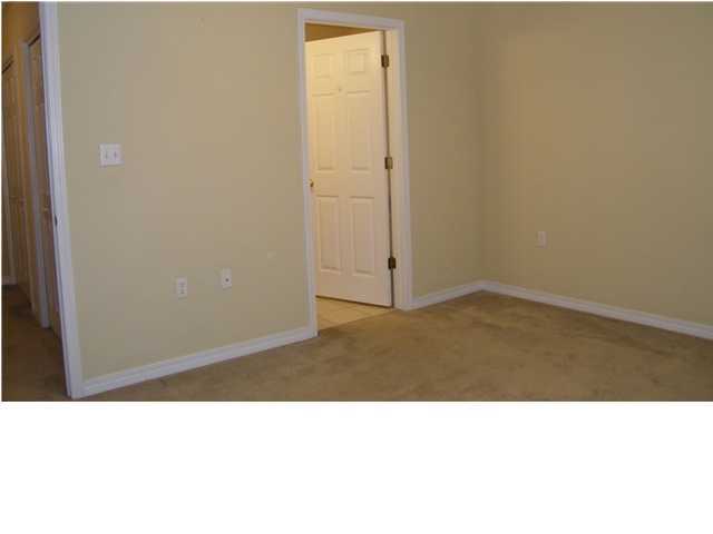 OAK PARK TOWNHOMES - Residential Lease