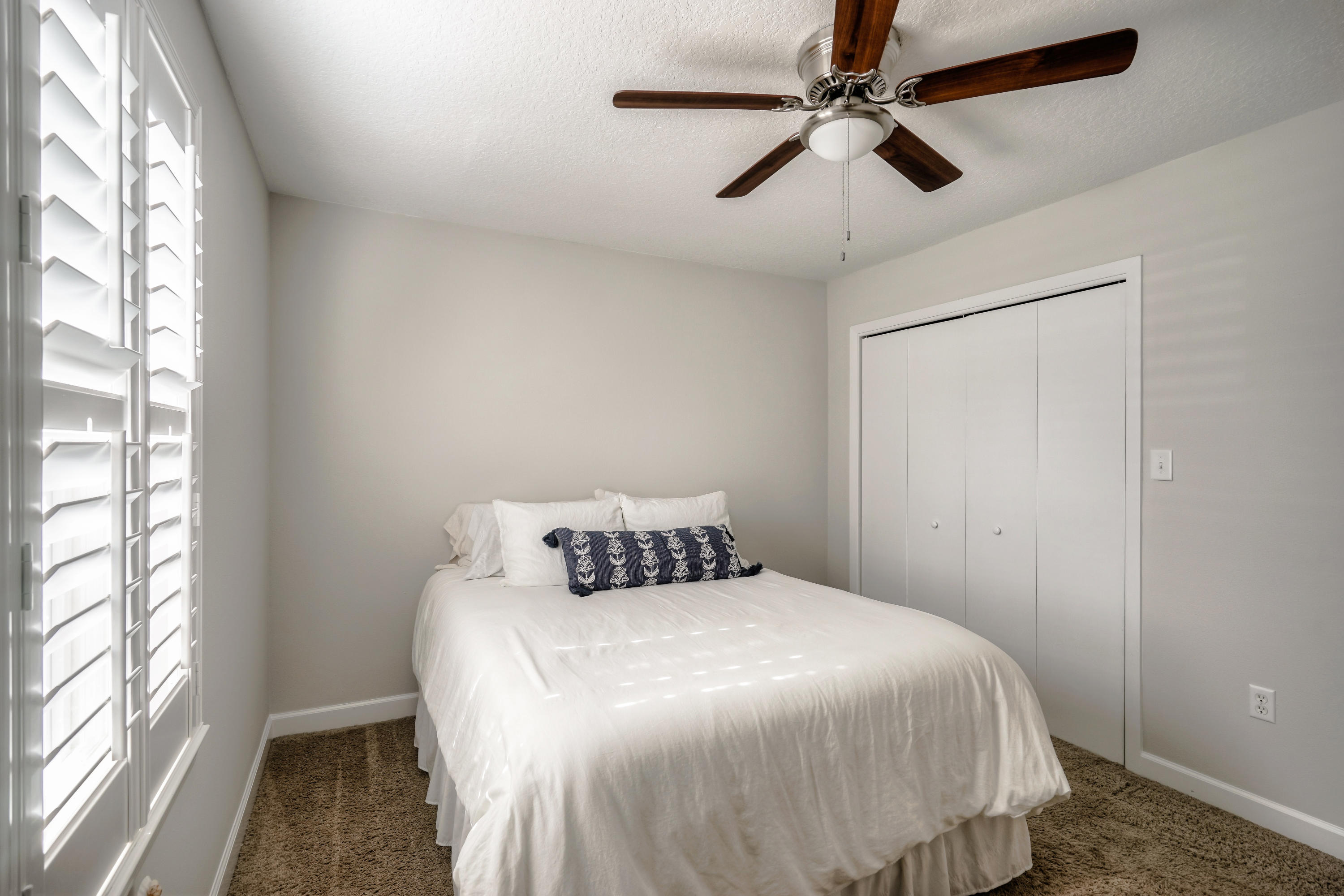 FOX DEN VILLAGES PHASE II LOT5 BLK C AS DES IN OR 3583 PG 750 LESS ALL MINERAL RIGHTS - Residential