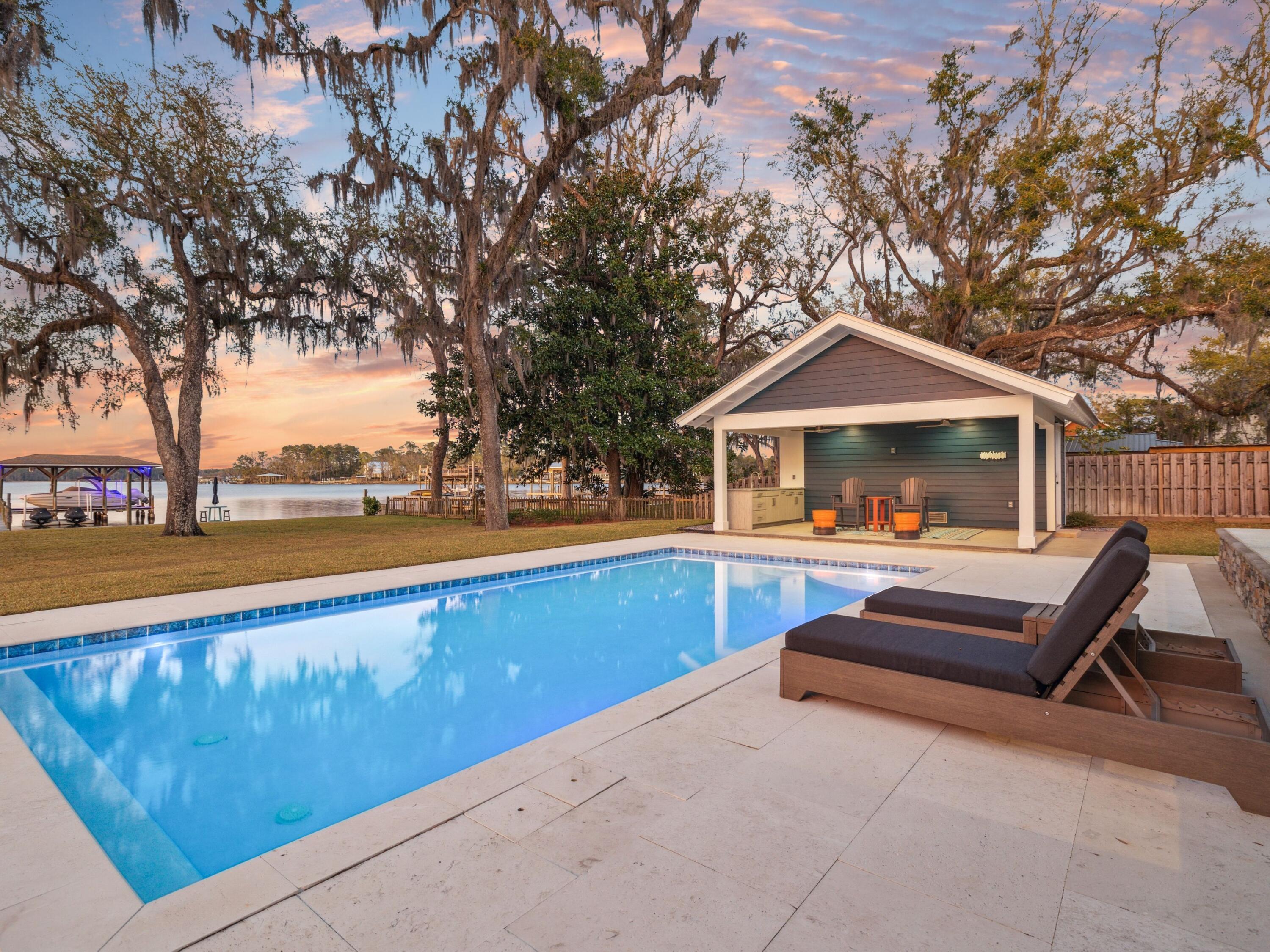 BAY GROVE - Residential