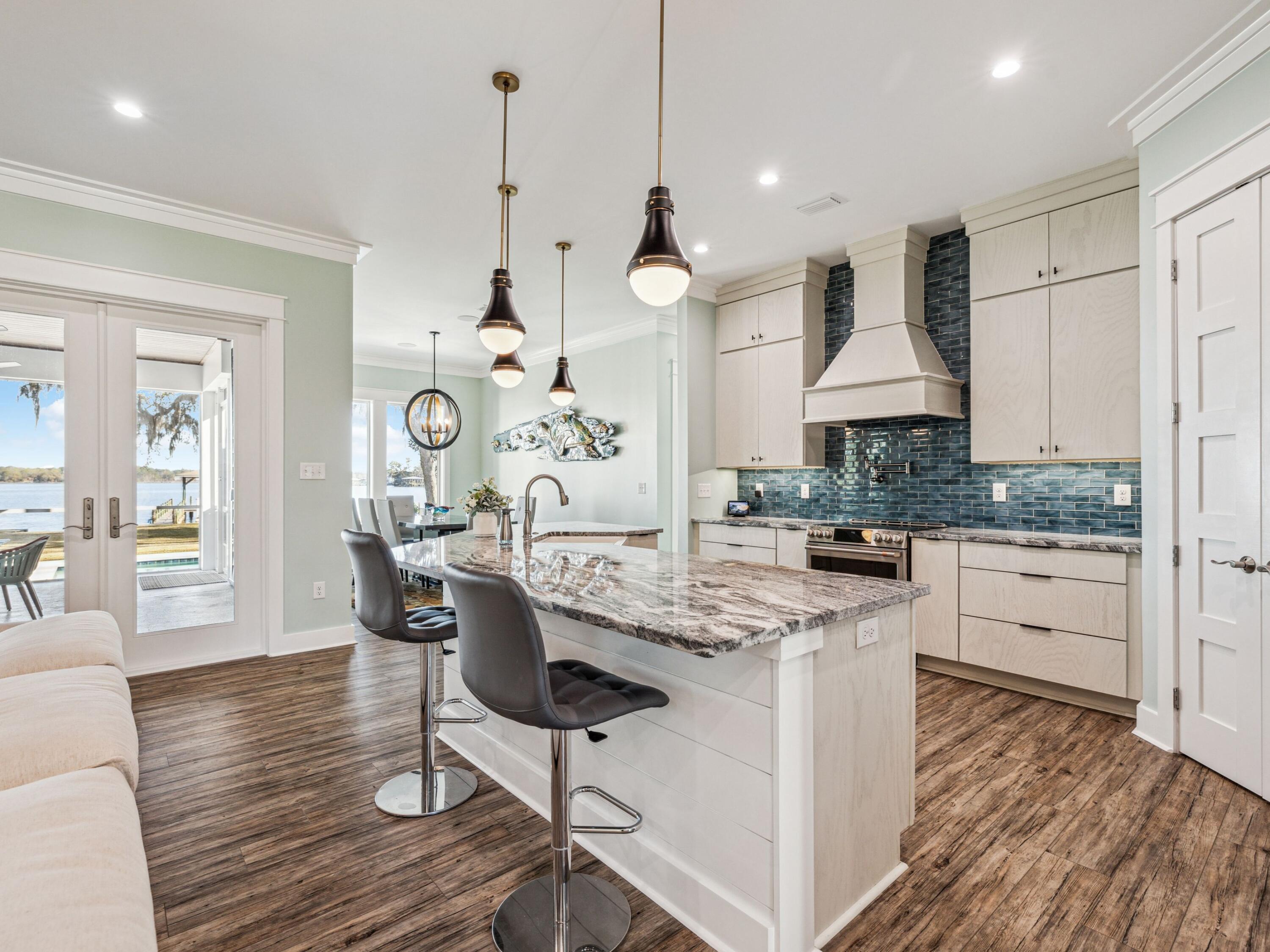 BAY GROVE - Residential