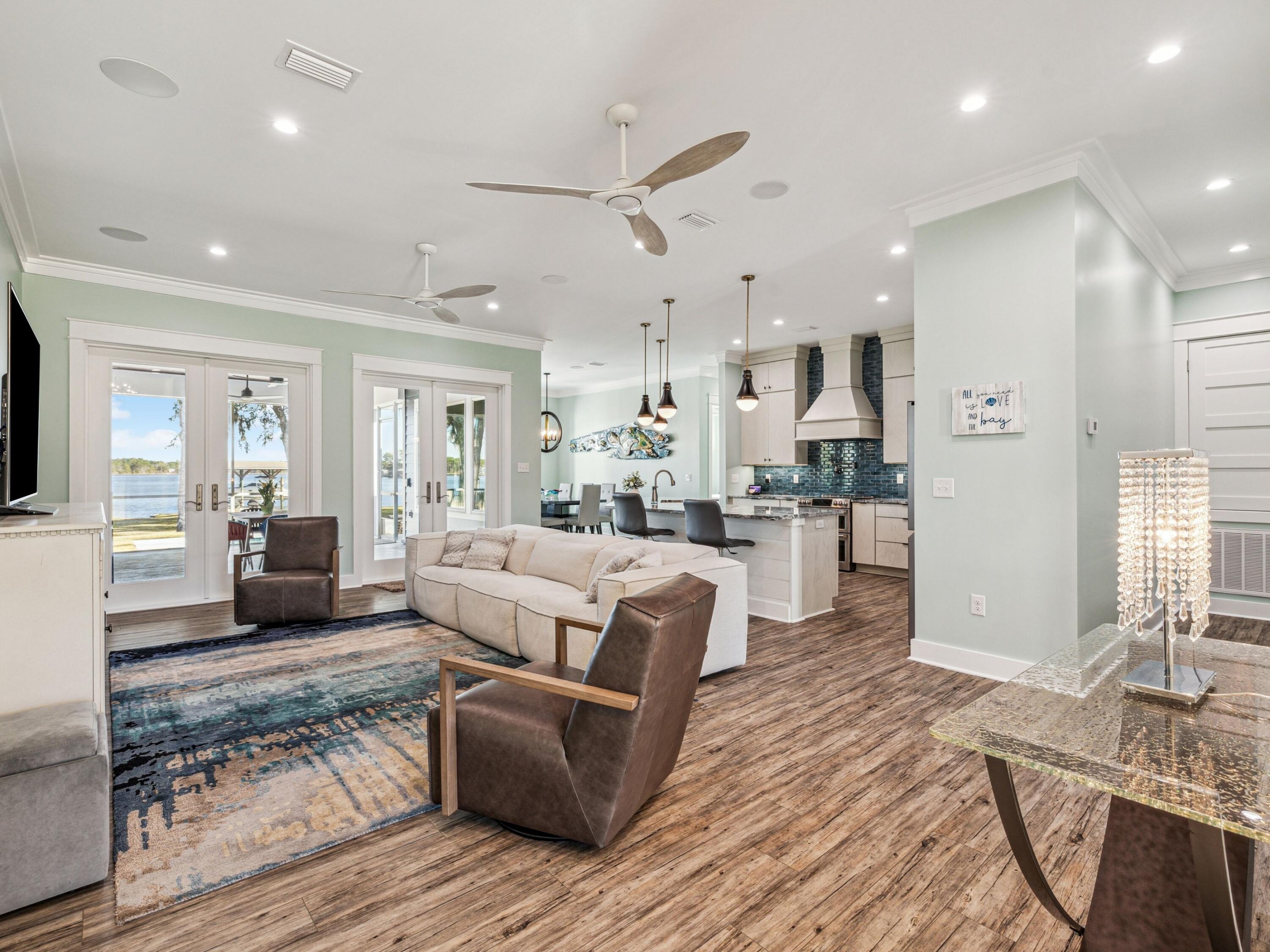 BAY GROVE - Residential