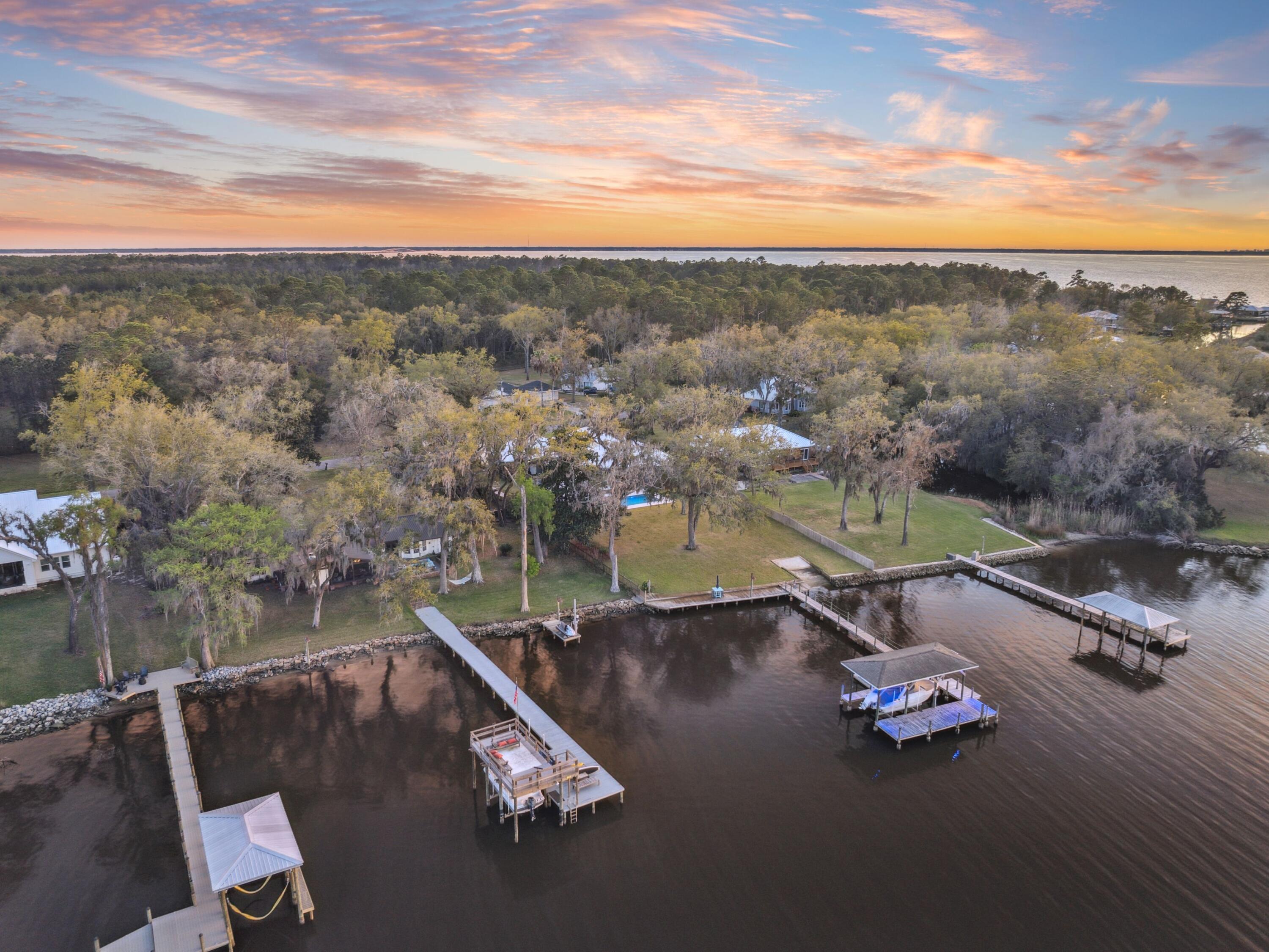 BAY GROVE - Residential