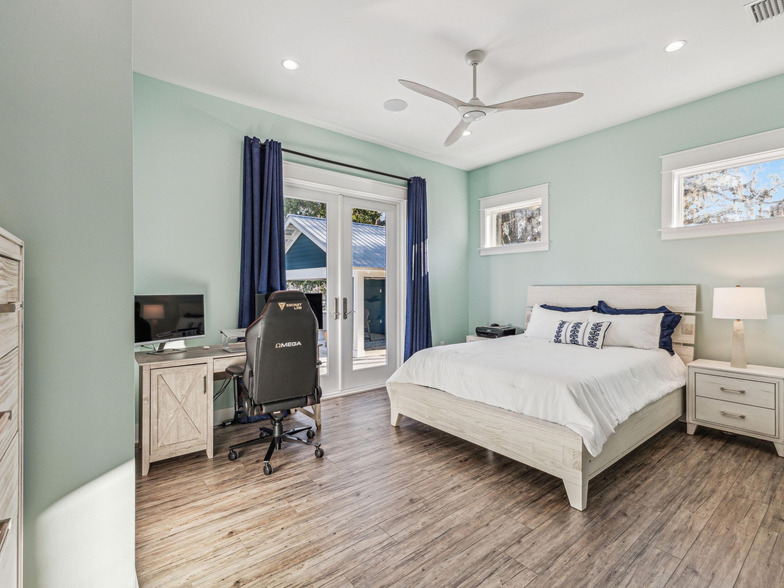 BAY GROVE - Residential