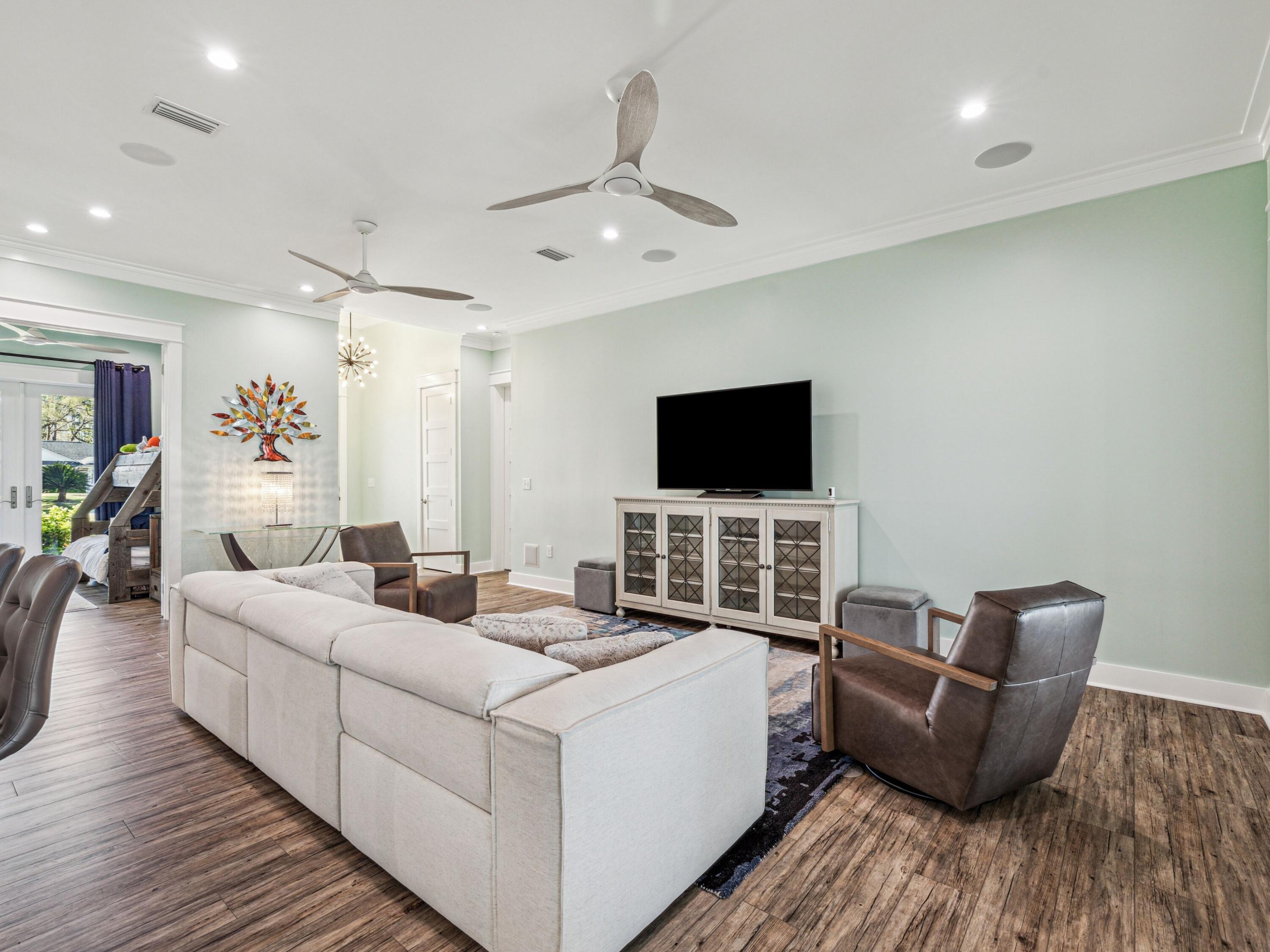 BAY GROVE - Residential