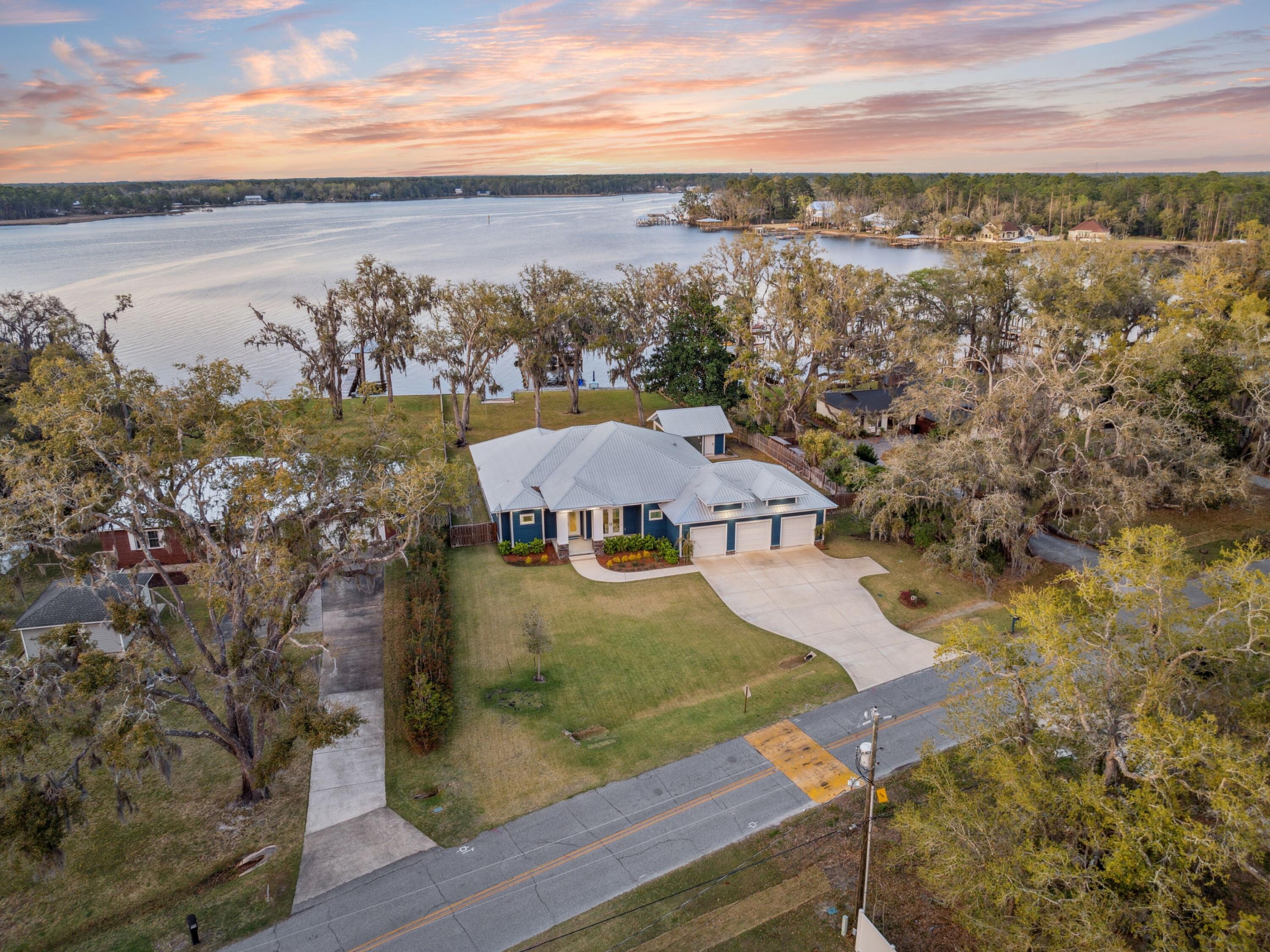 BAY GROVE - Residential