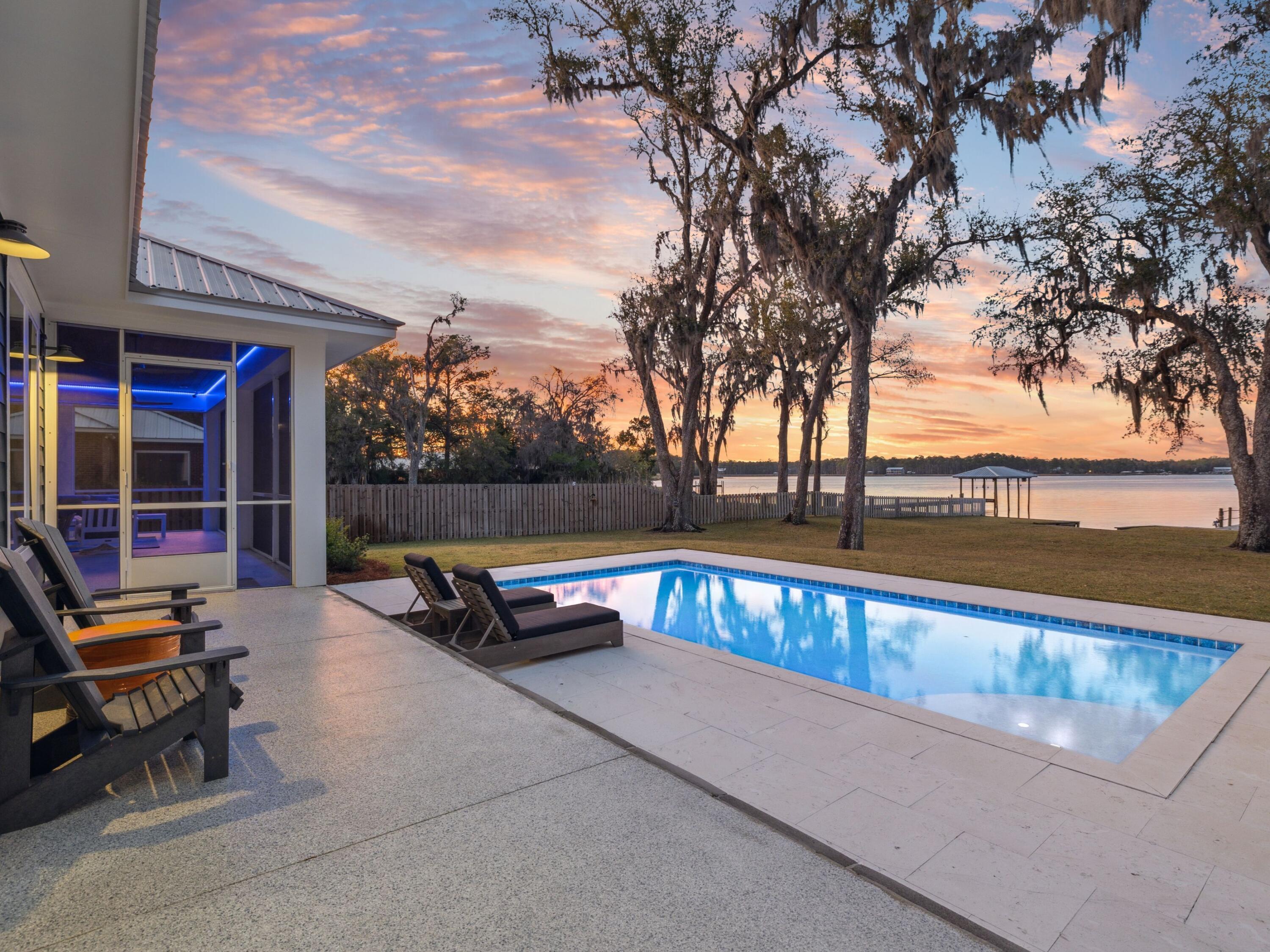 BAY GROVE - Residential