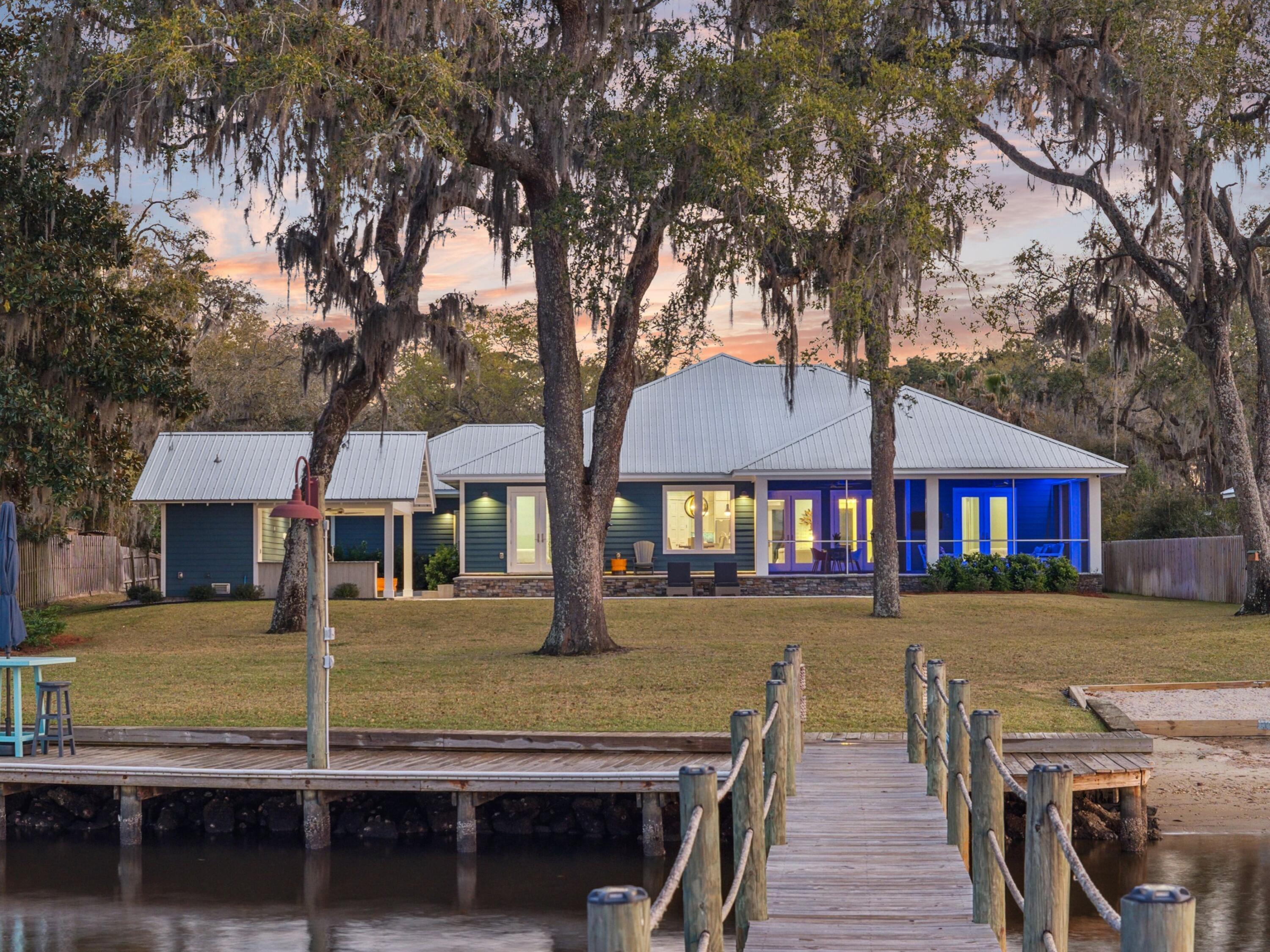 BAY GROVE - Residential