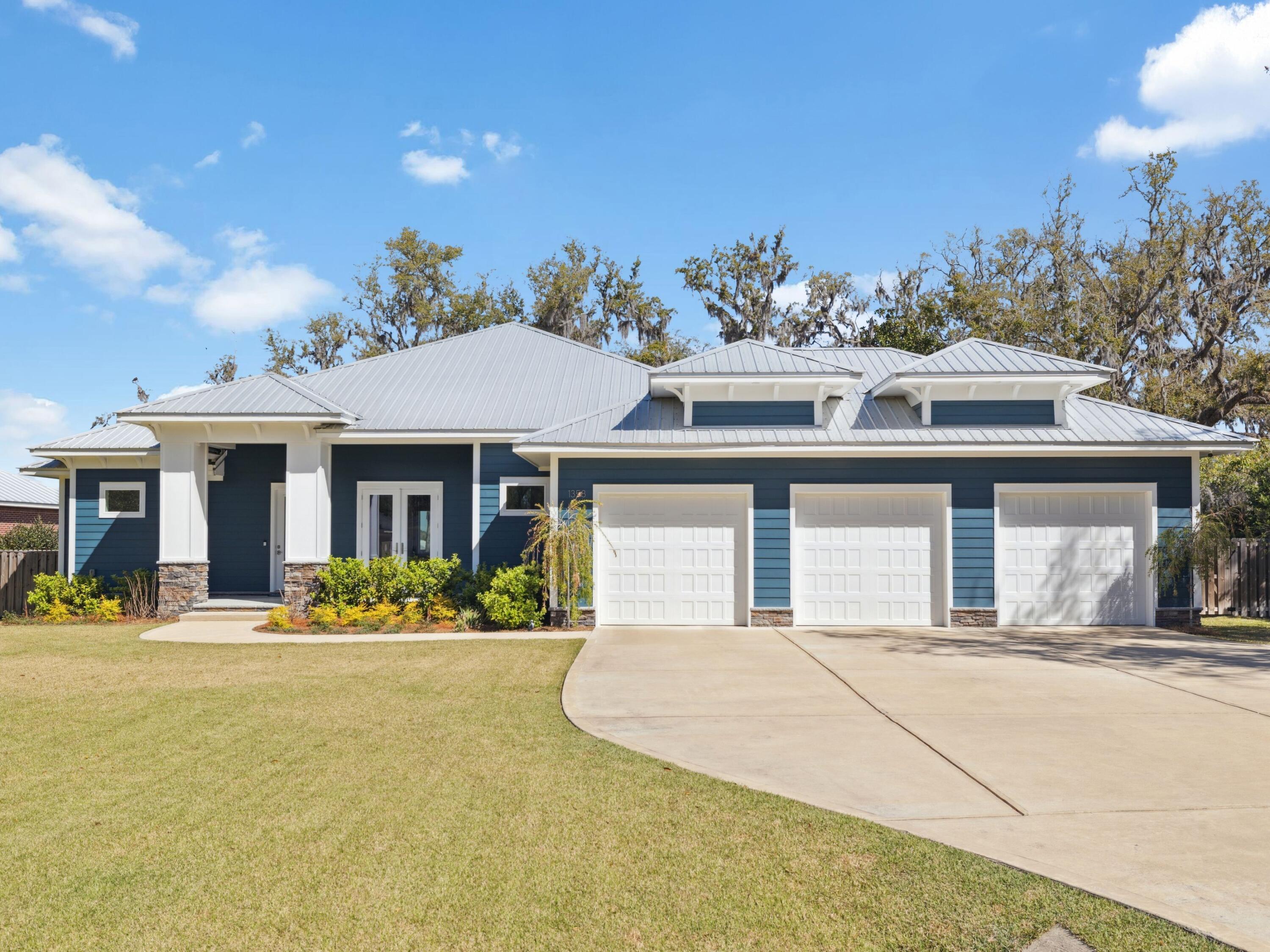 BAY GROVE - Residential