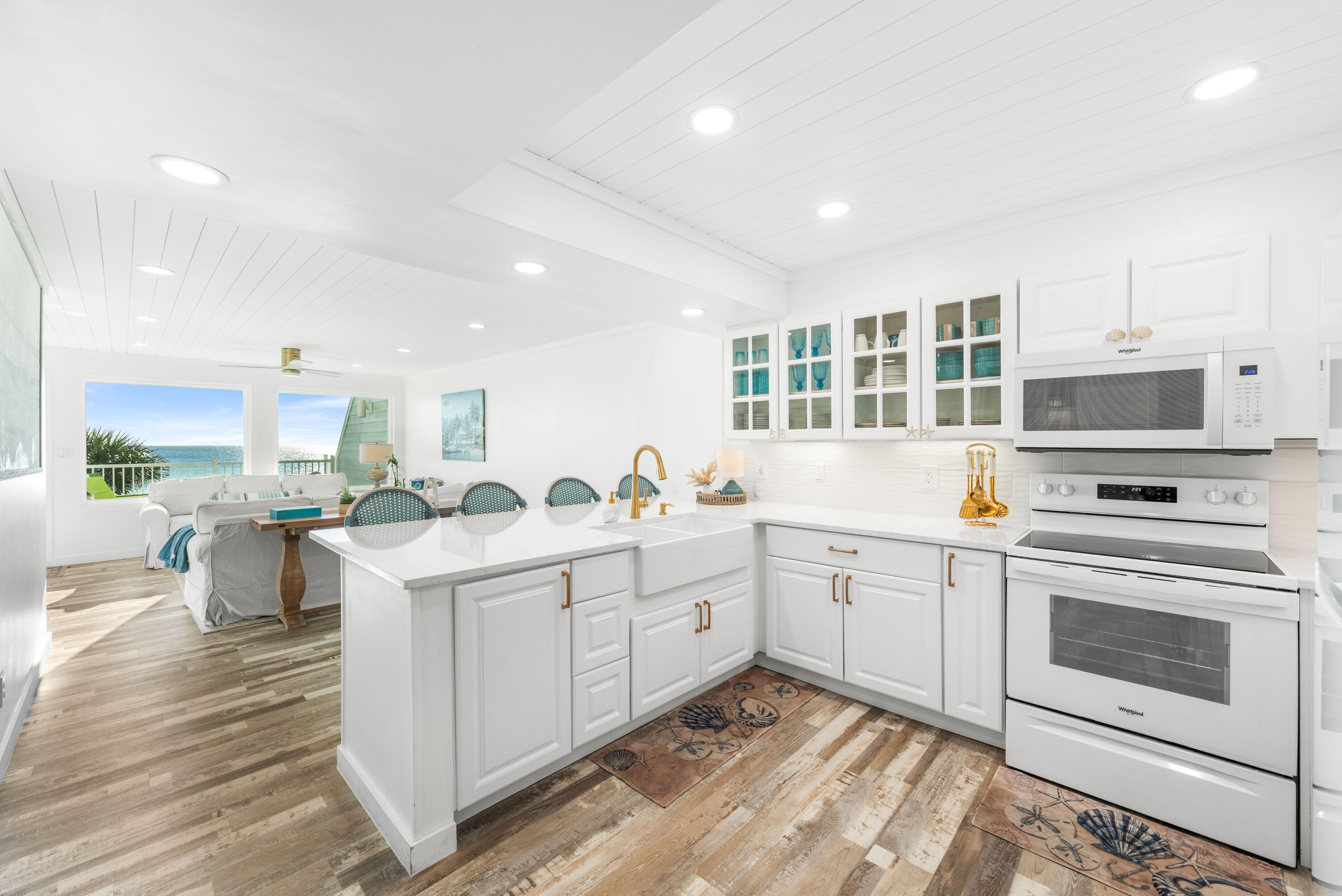 SHORES TOWNHOUSES - Residential