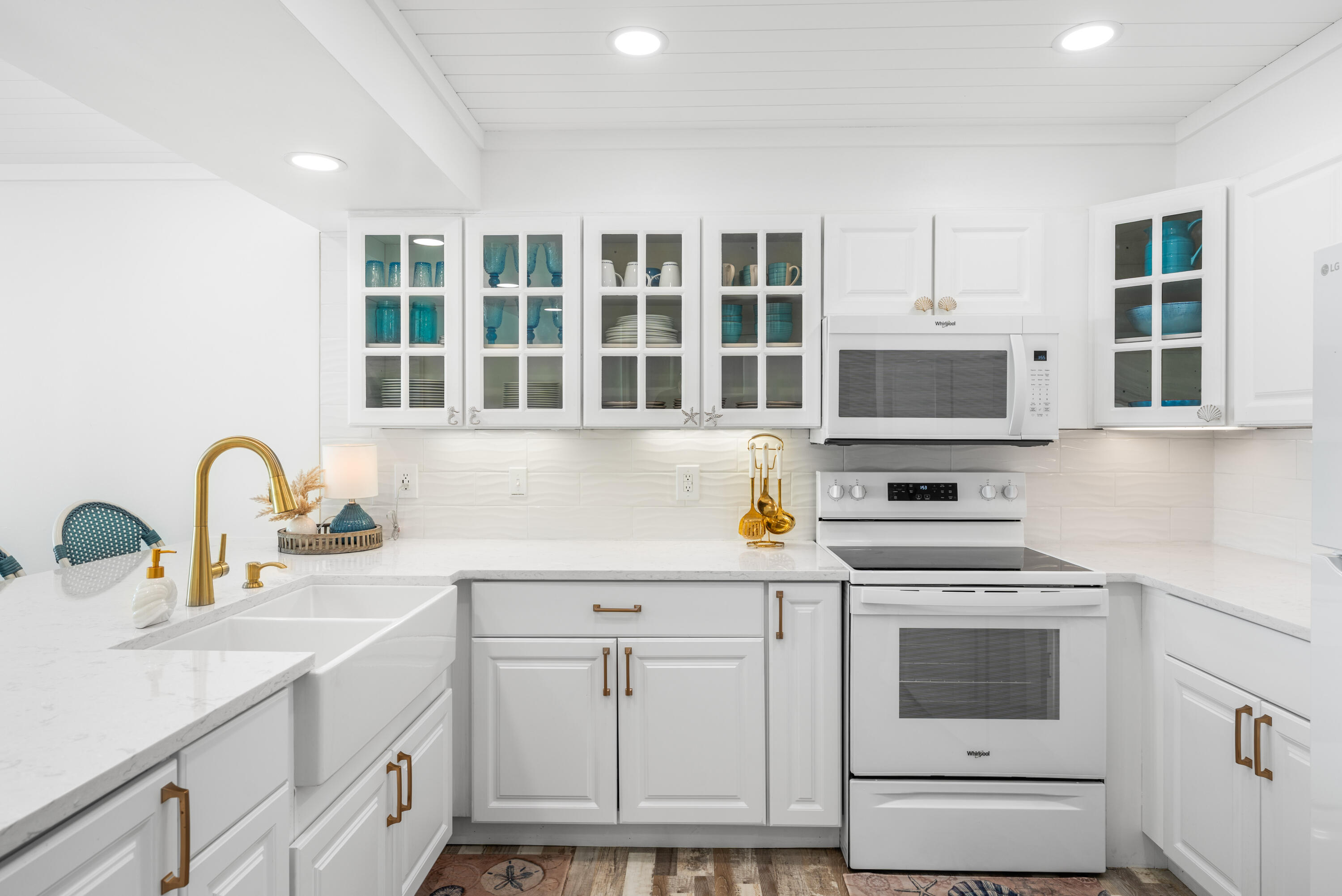 SHORES TOWNHOUSES - Residential