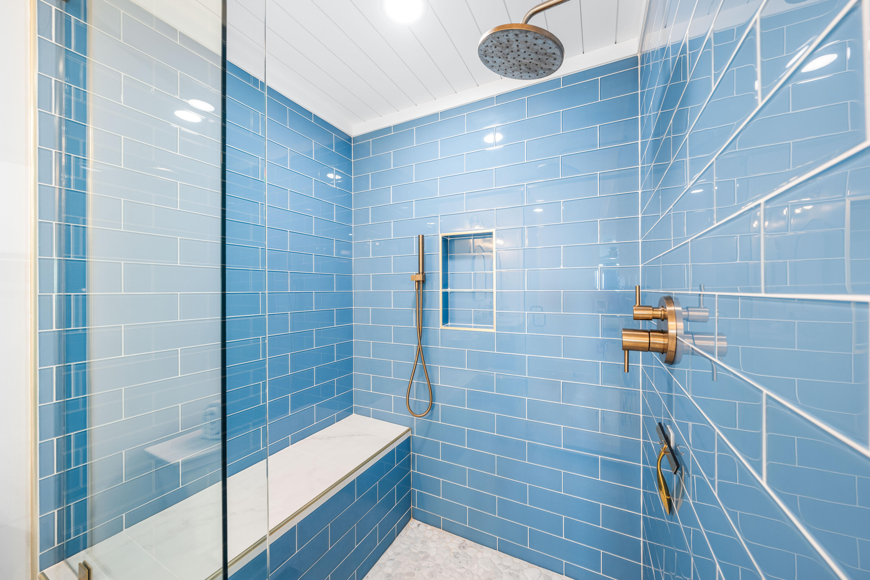 SHORES TOWNHOUSES - Residential