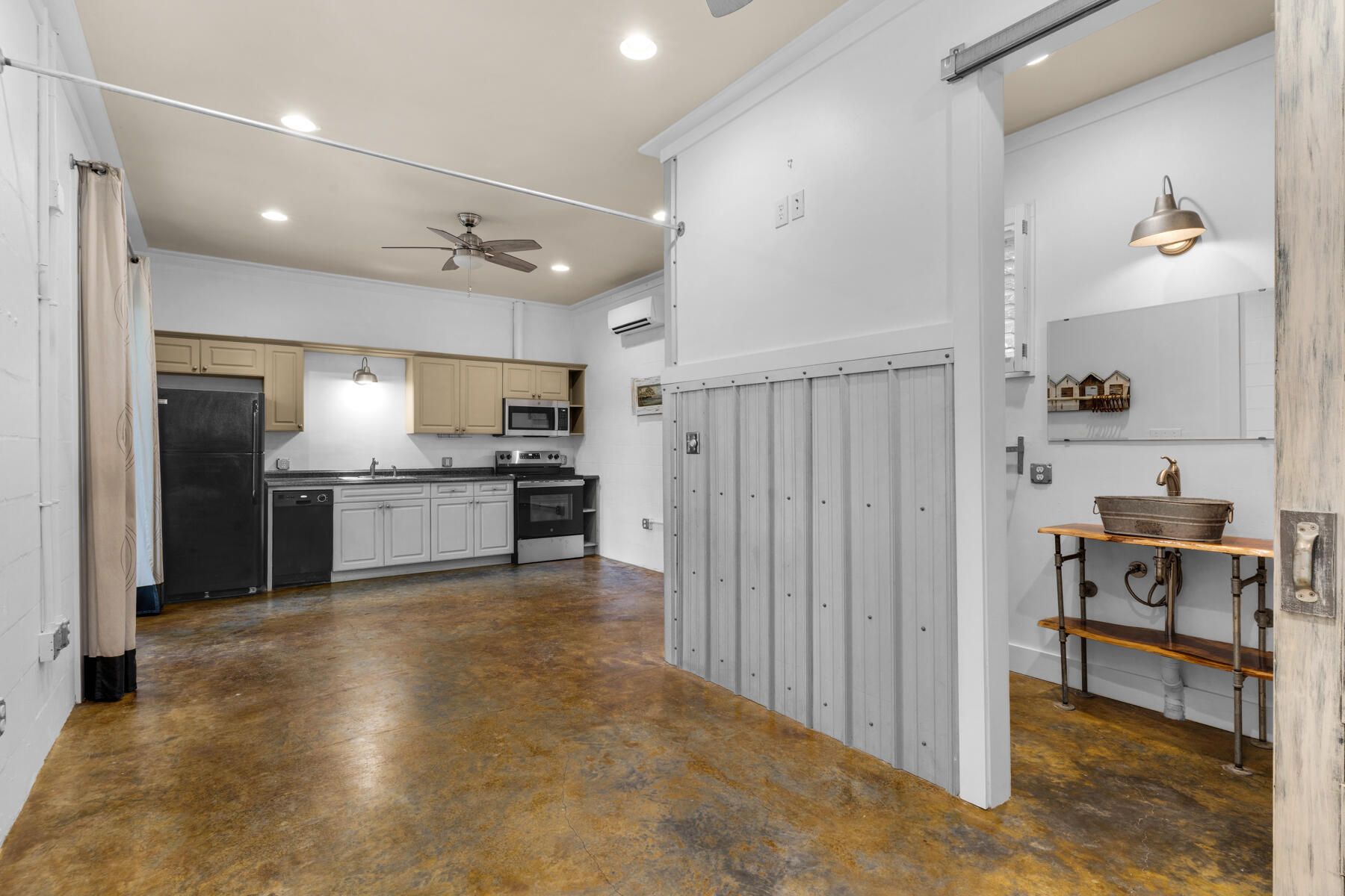 ROLLING DUNES ESTATES - Residential Lease
