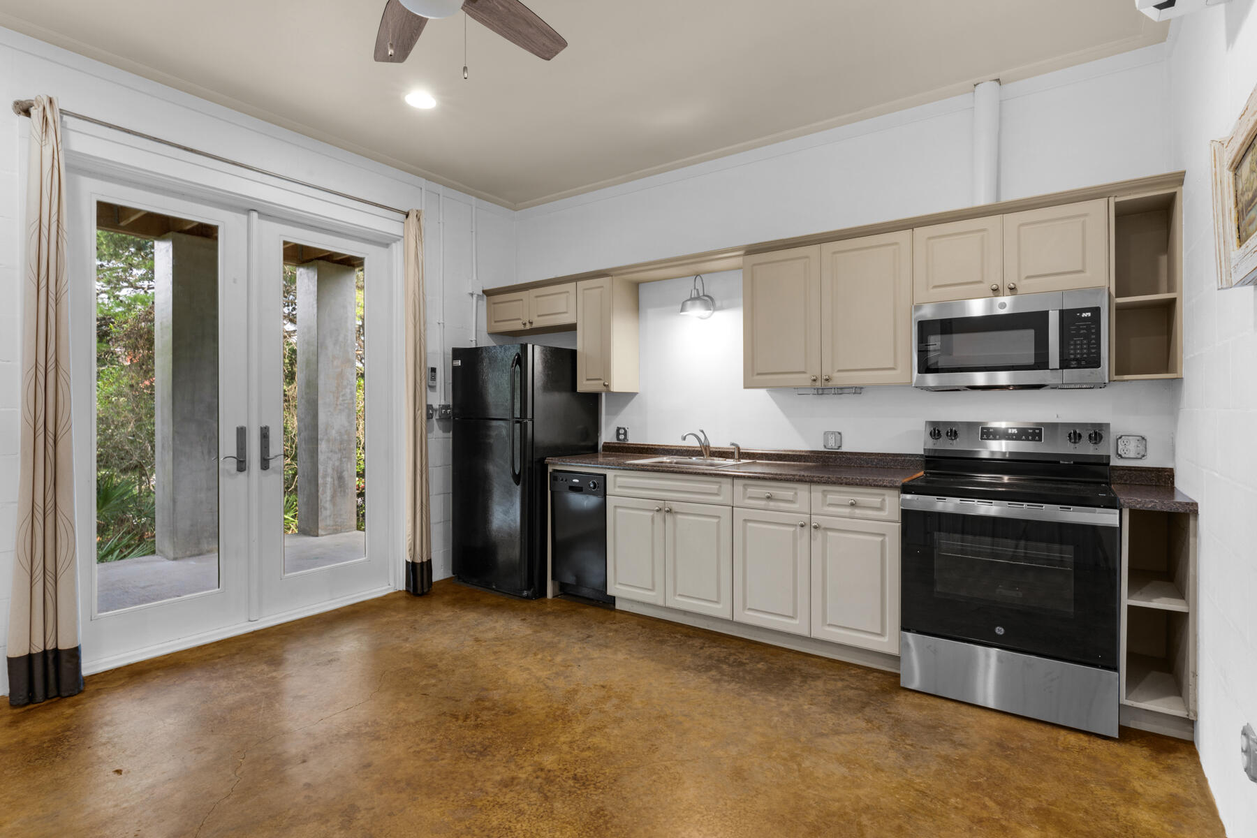 ROLLING DUNES ESTATES - Residential Lease