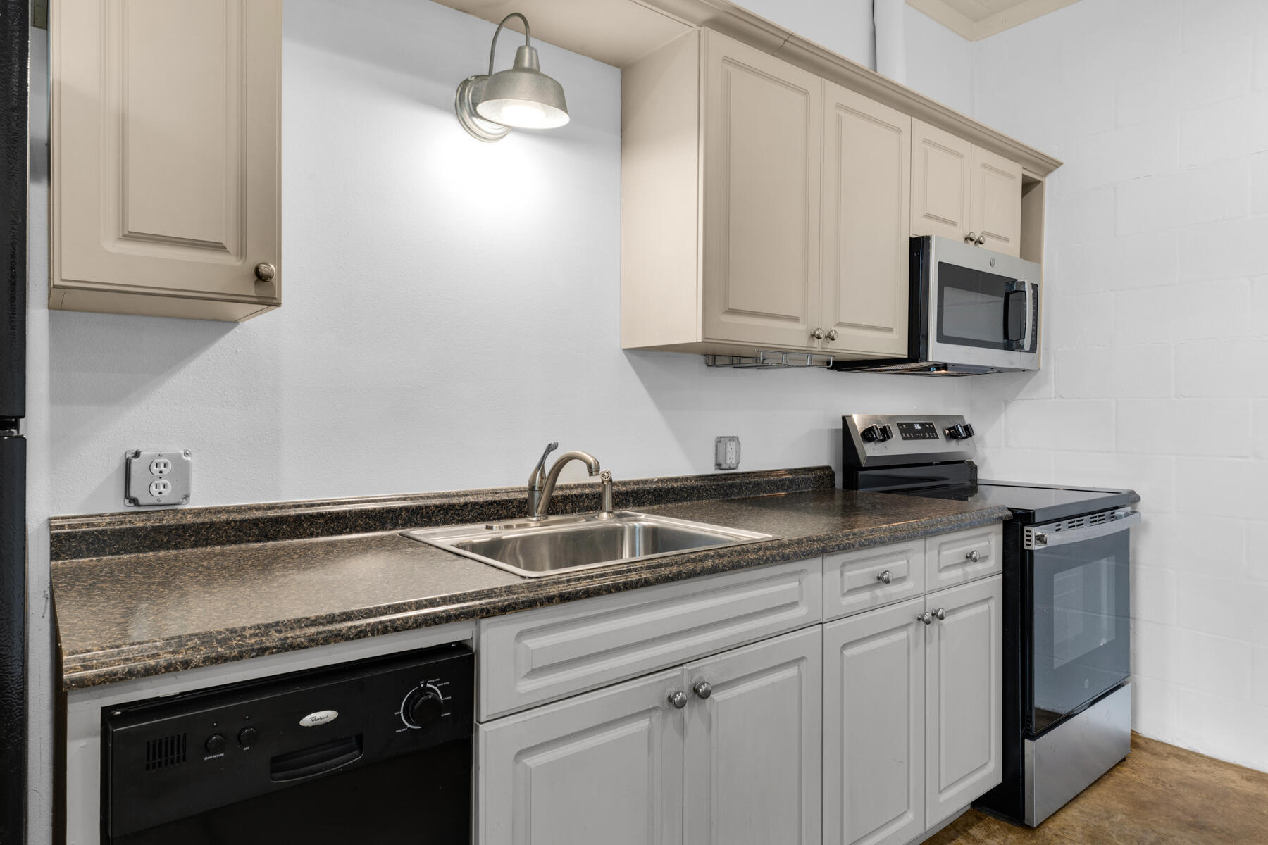 ROLLING DUNES ESTATES - Residential Lease