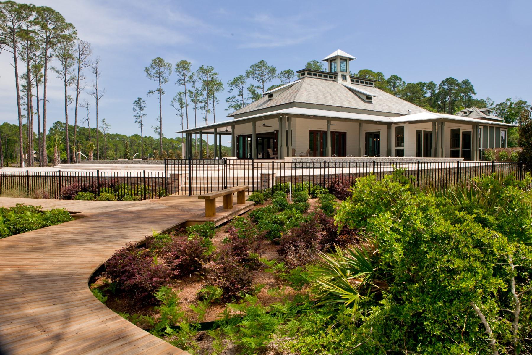 CHURCHILL OAKS - Land