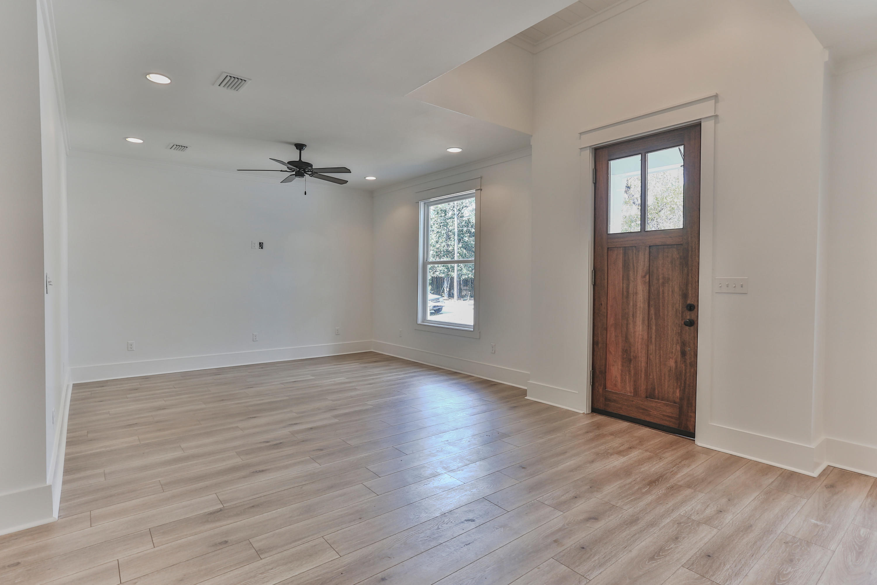 MAGNOLIA BEACH - Residential