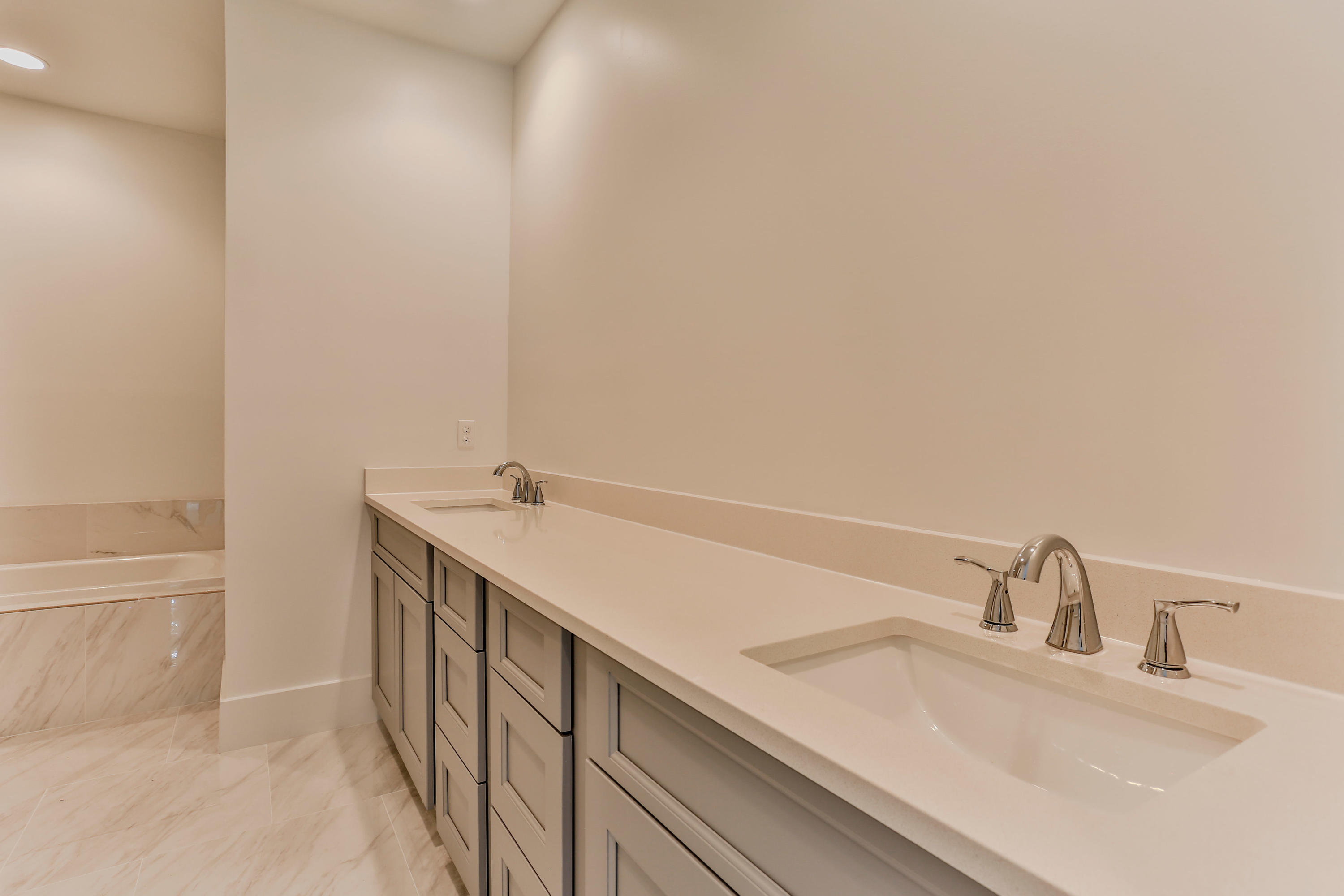 MAGNOLIA BEACH - Residential