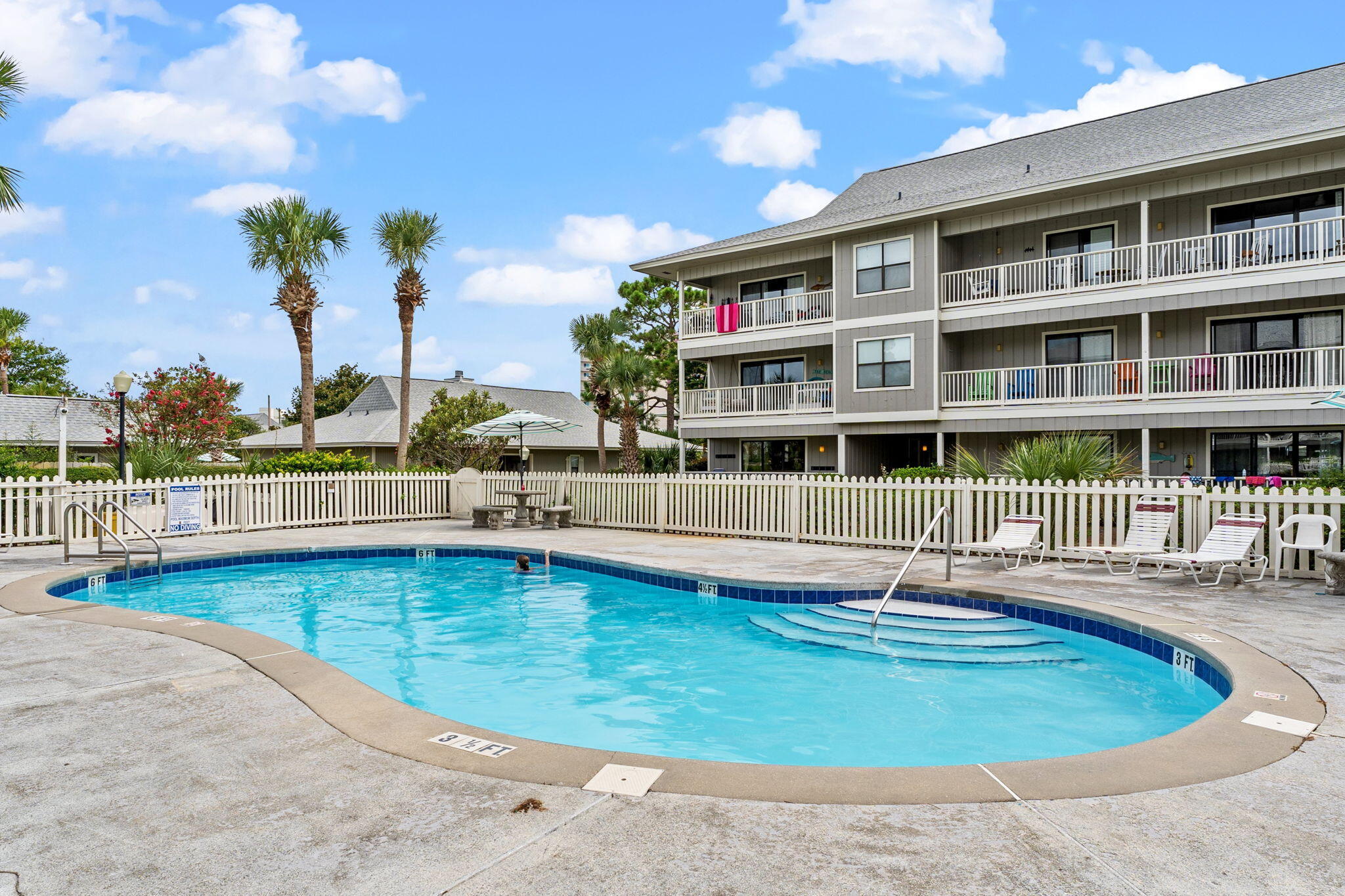 BEACHWOOD VILLAS CONDO PH 2 - Residential