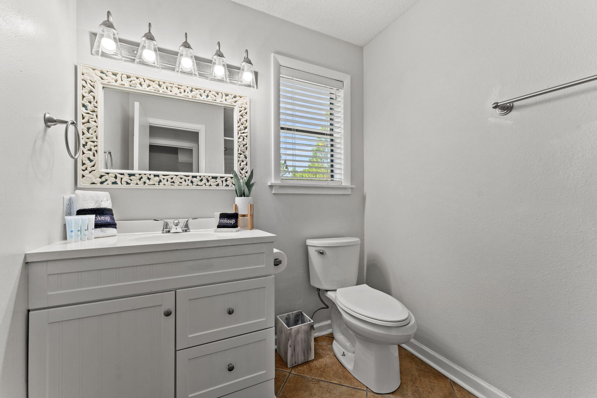 BEACHWOOD VILLAS CONDO PH 2 - Residential