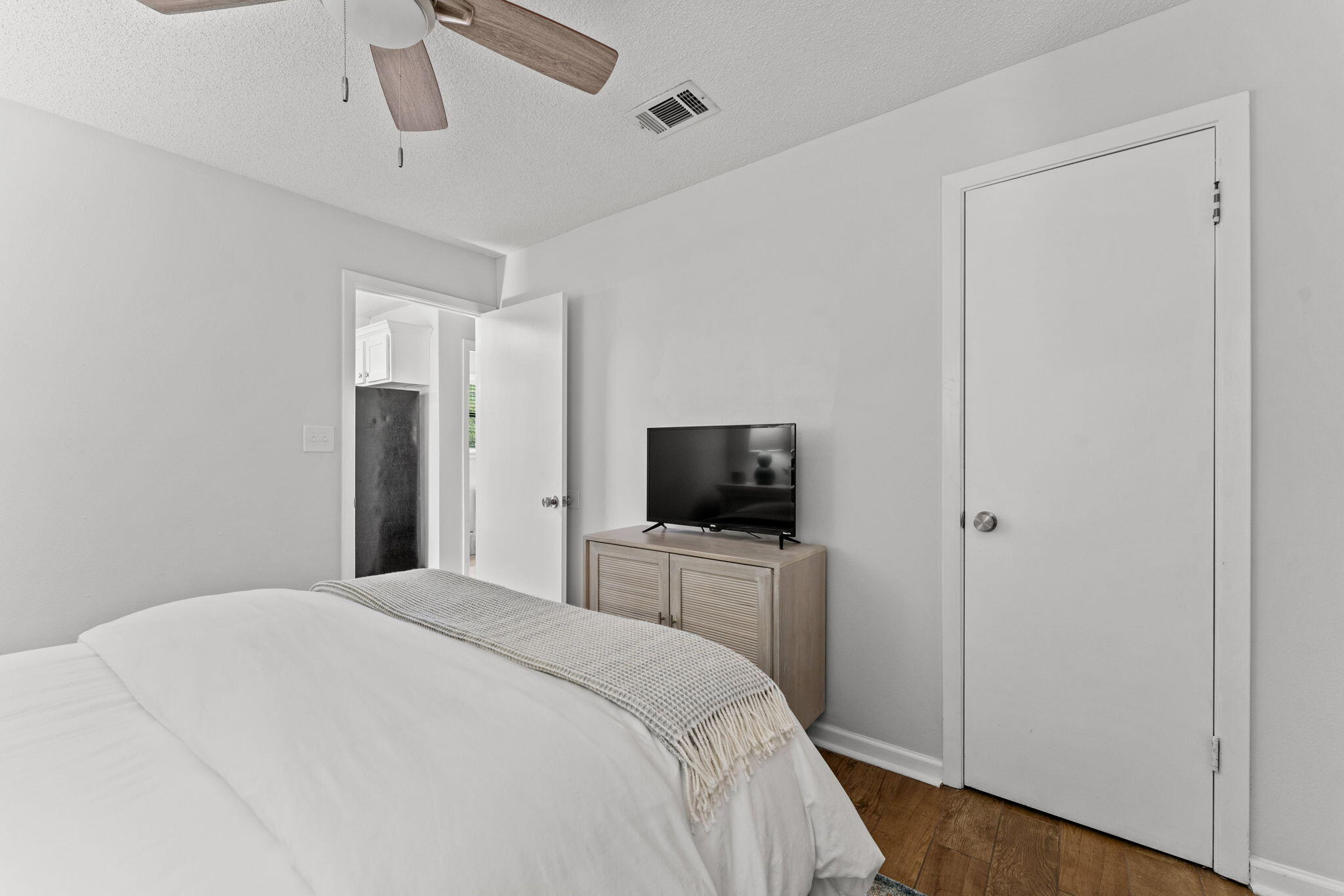 BEACHWOOD VILLAS CONDO PH 2 - Residential