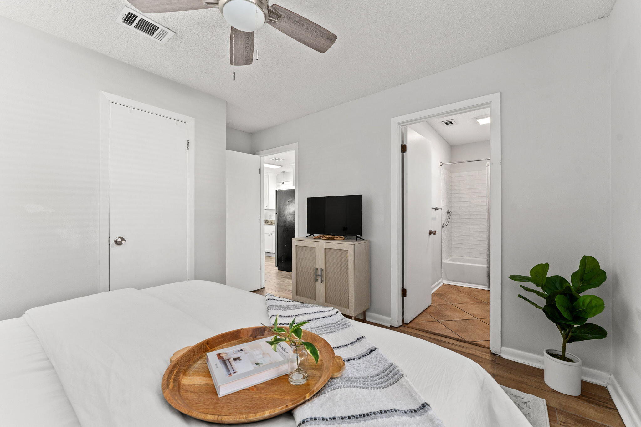 BEACHWOOD VILLAS CONDO PH 2 - Residential