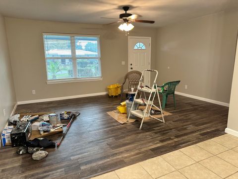 A home in DeFuniak Springs