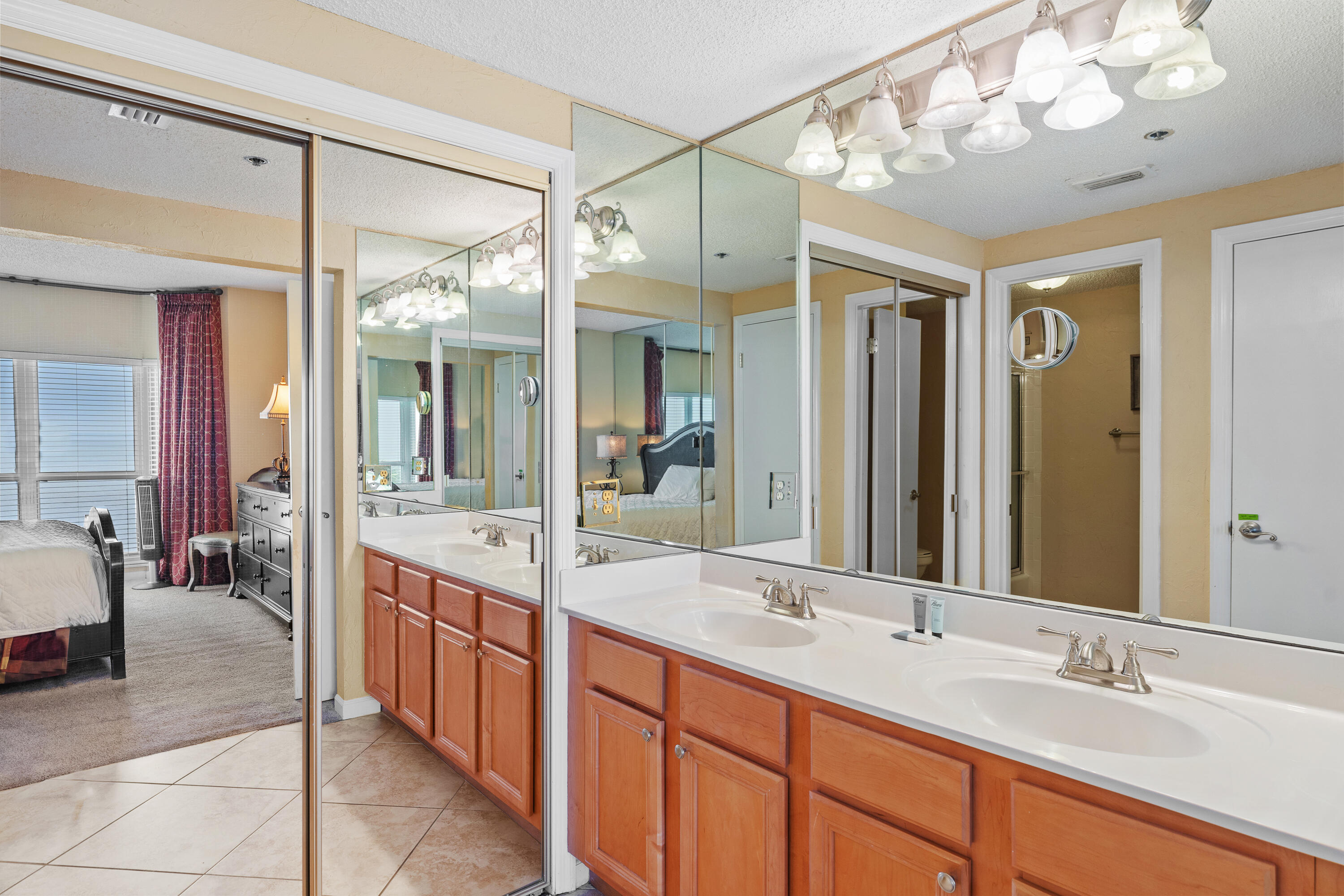 PLAYERS CLUB ON THE BAY THE - Residential