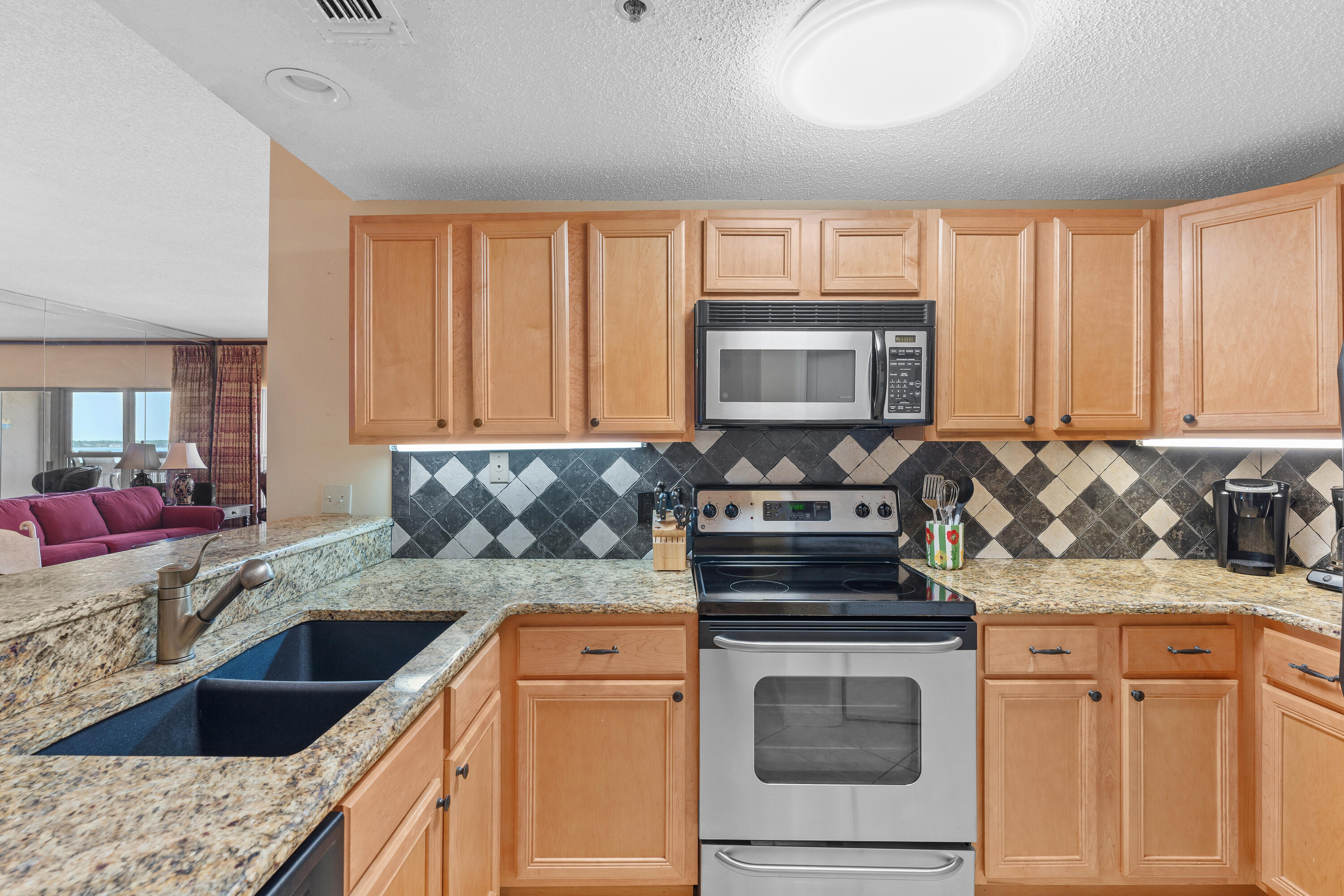 PLAYERS CLUB ON THE BAY THE - Residential