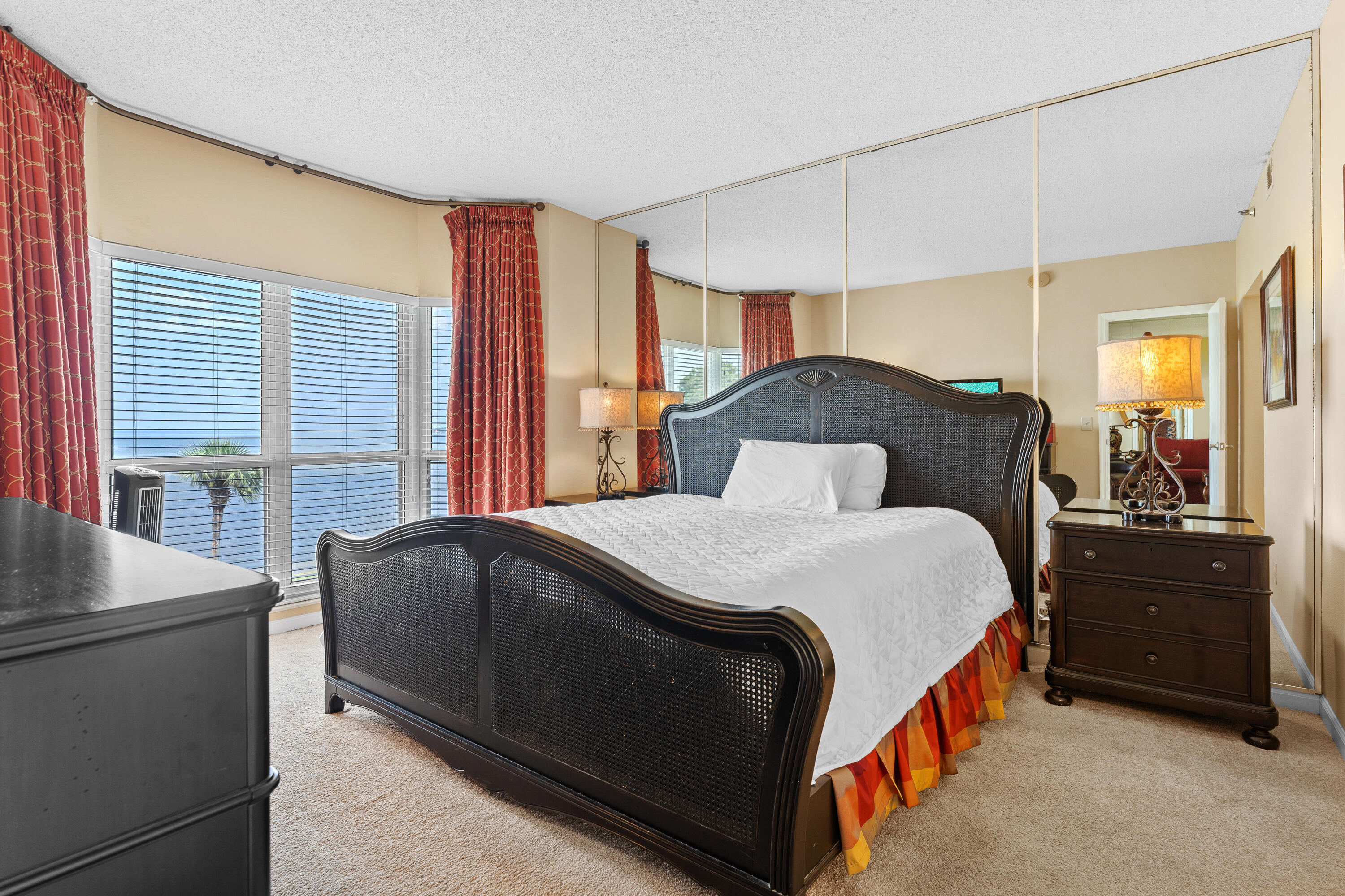 PLAYERS CLUB ON THE BAY THE - Residential