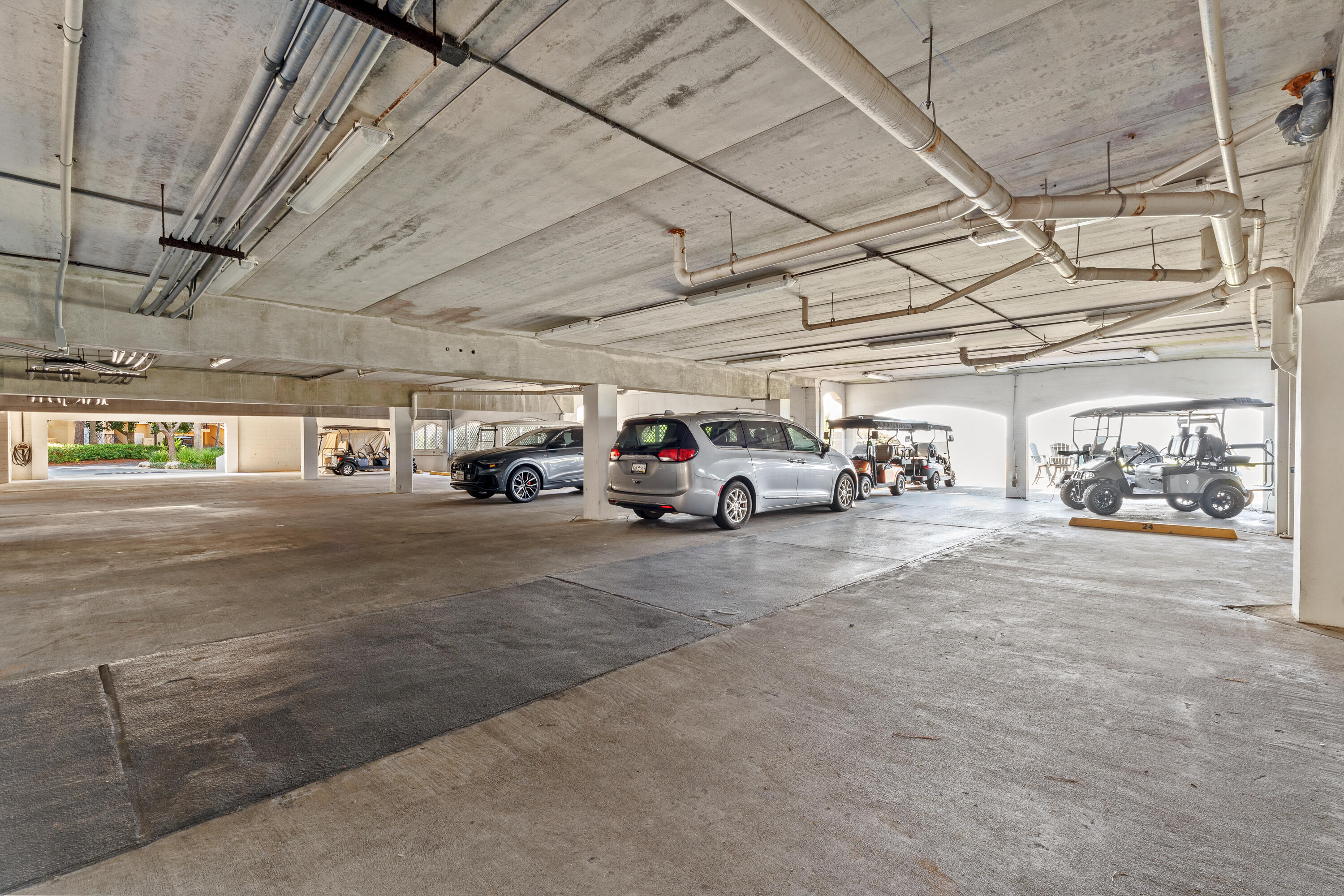 PLAYERS CLUB ON THE BAY THE - Residential