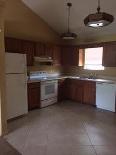 UNIVERSAL OAKS UNIT 6 - Residential Lease