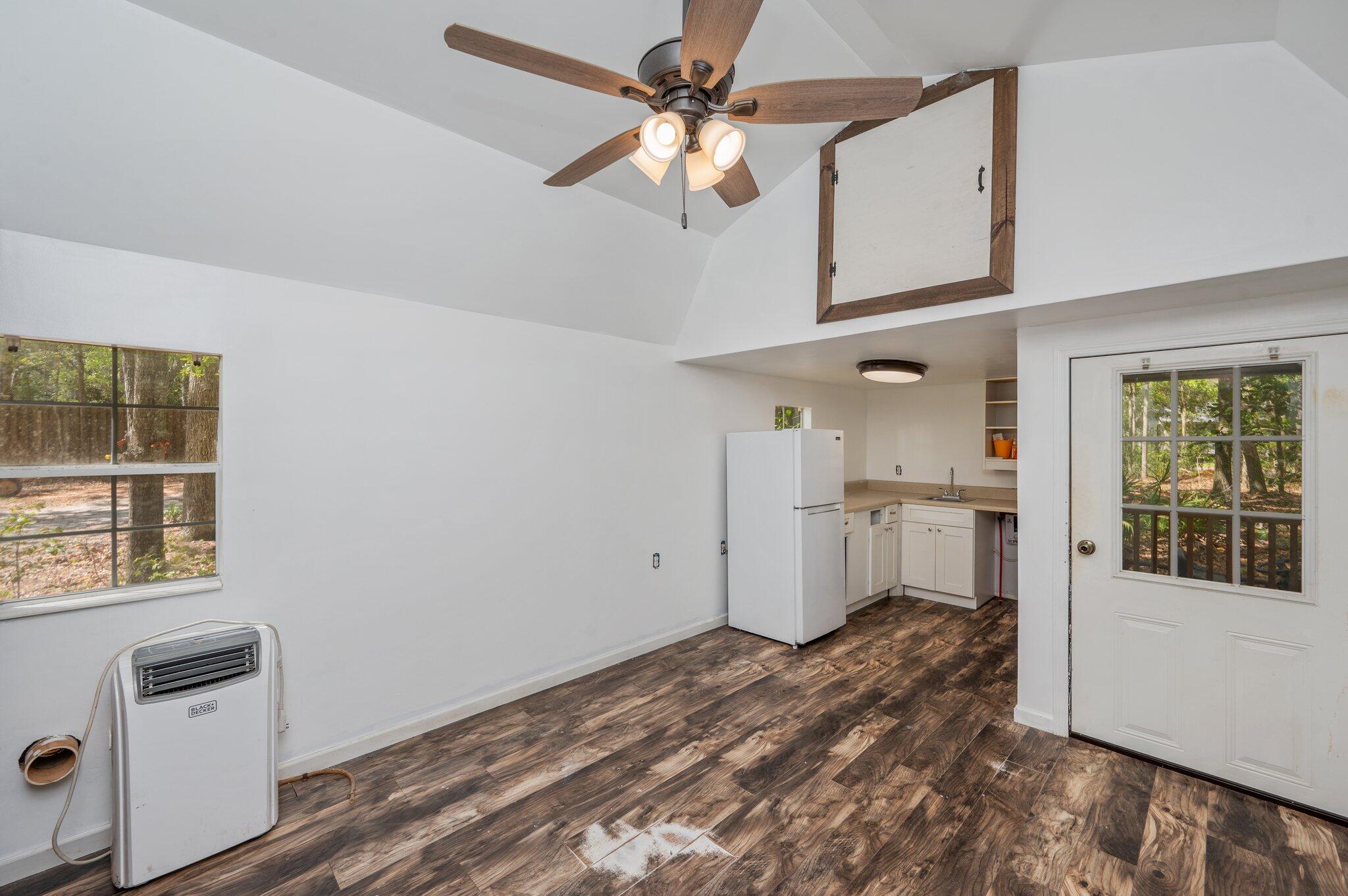 MAGNOLIA BAY - Residential