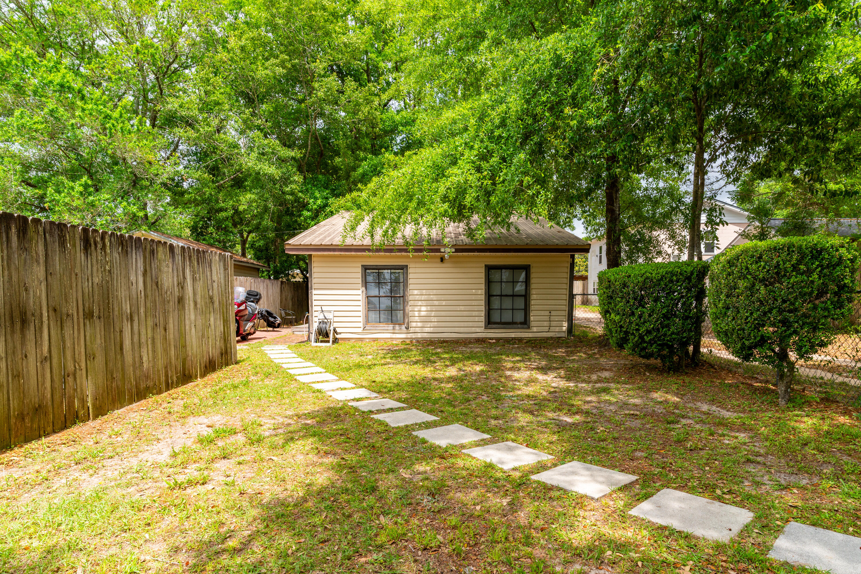 CRESTVIEW - Residential