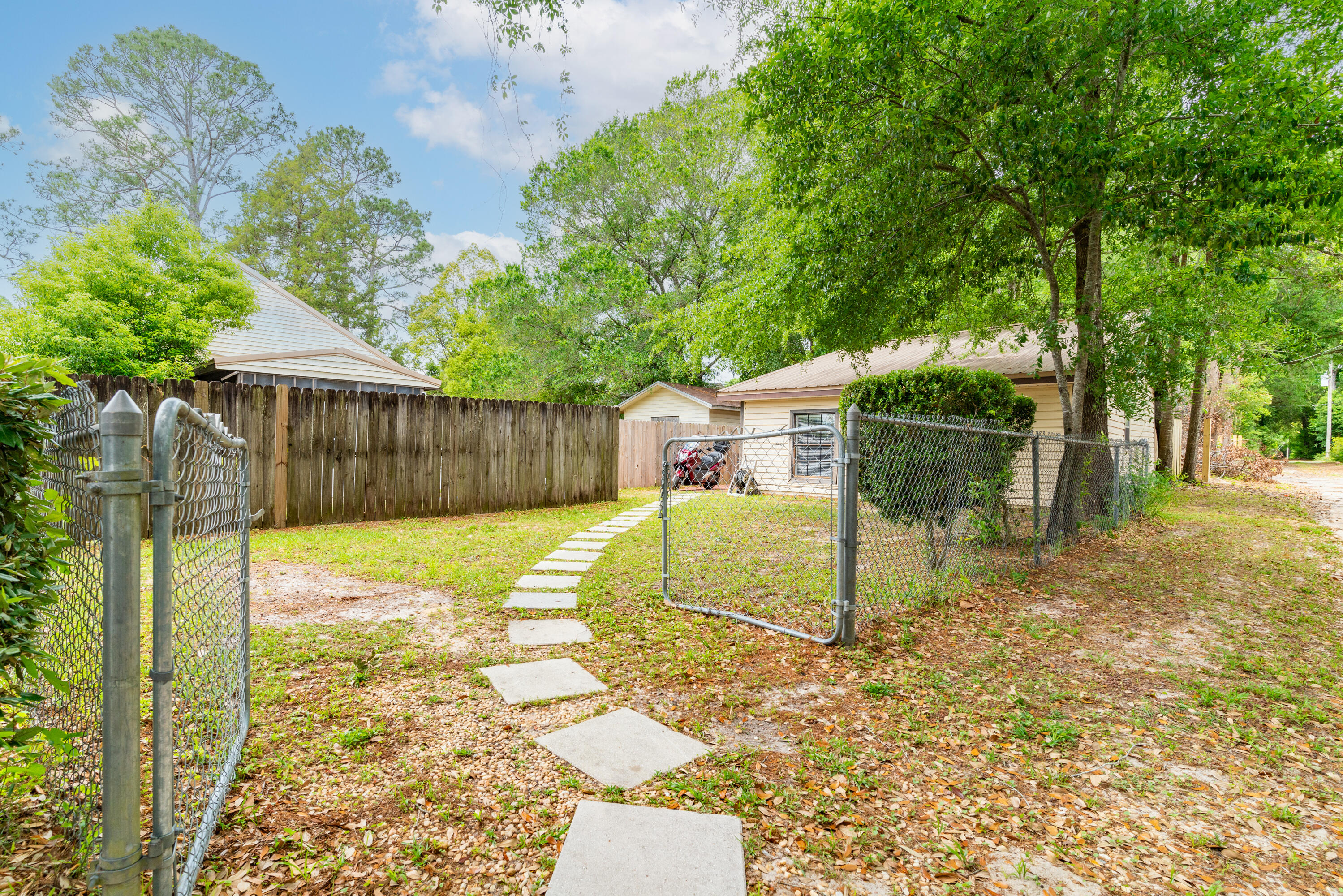 CRESTVIEW - Residential