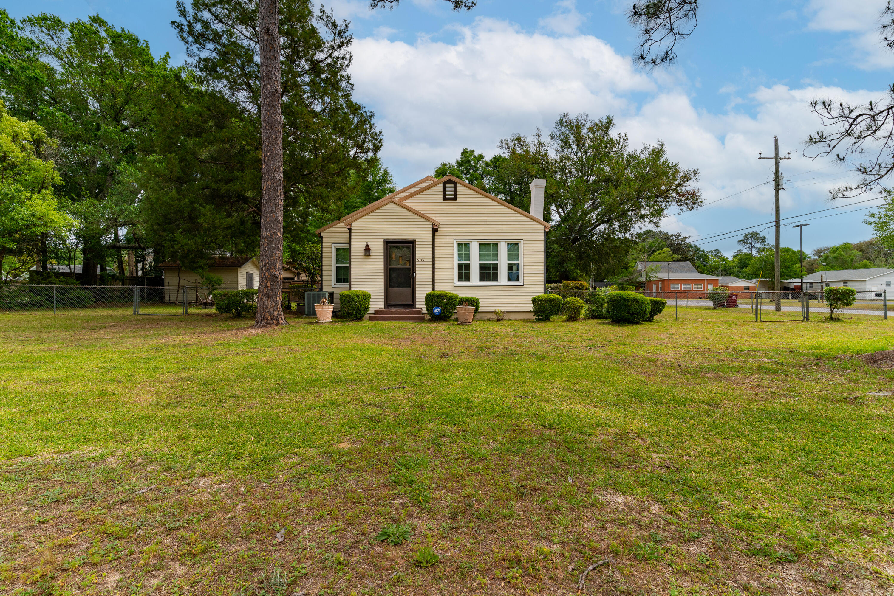 CRESTVIEW - Residential