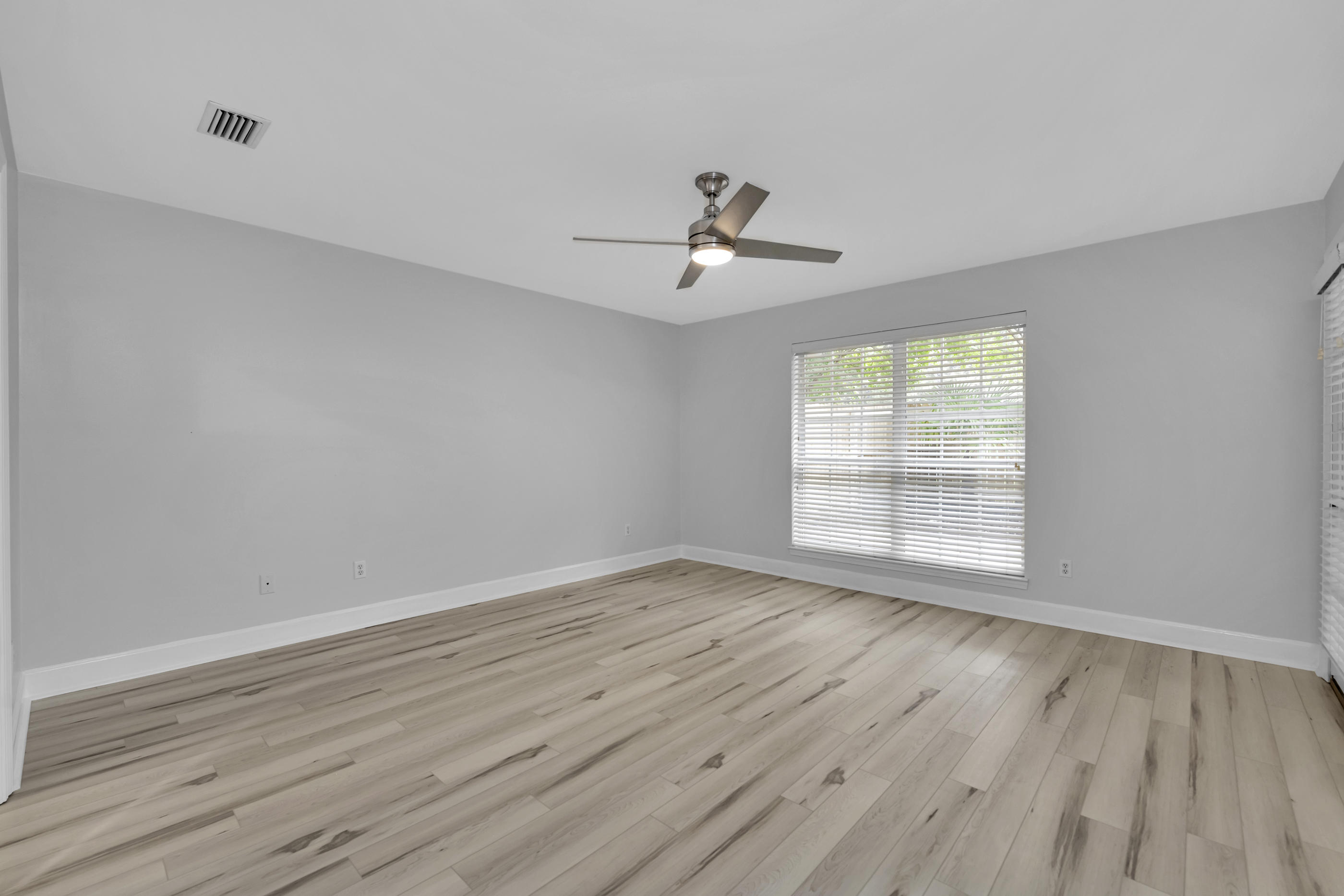 BISCAYNE POINTE - Residential