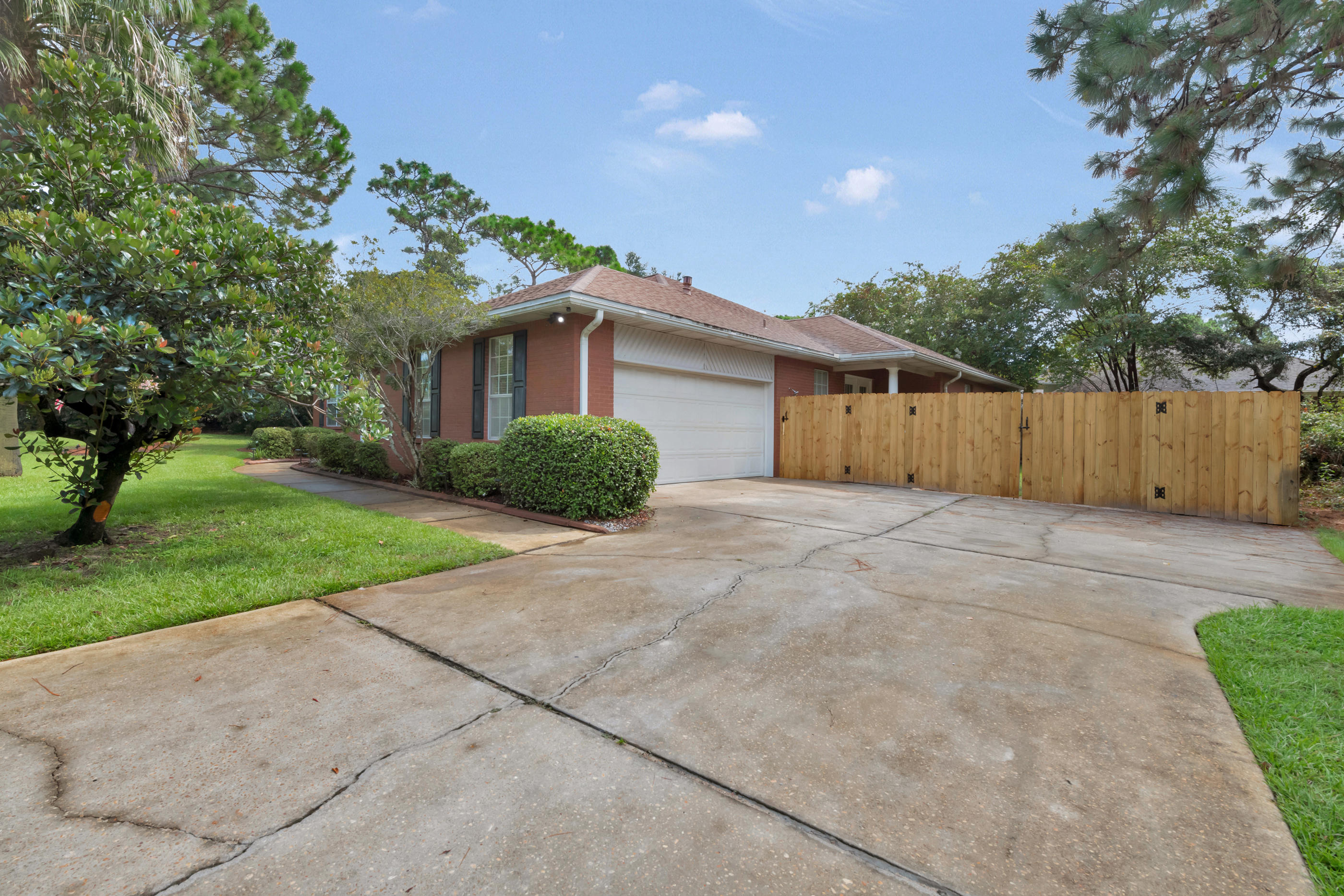 BISCAYNE POINTE - Residential