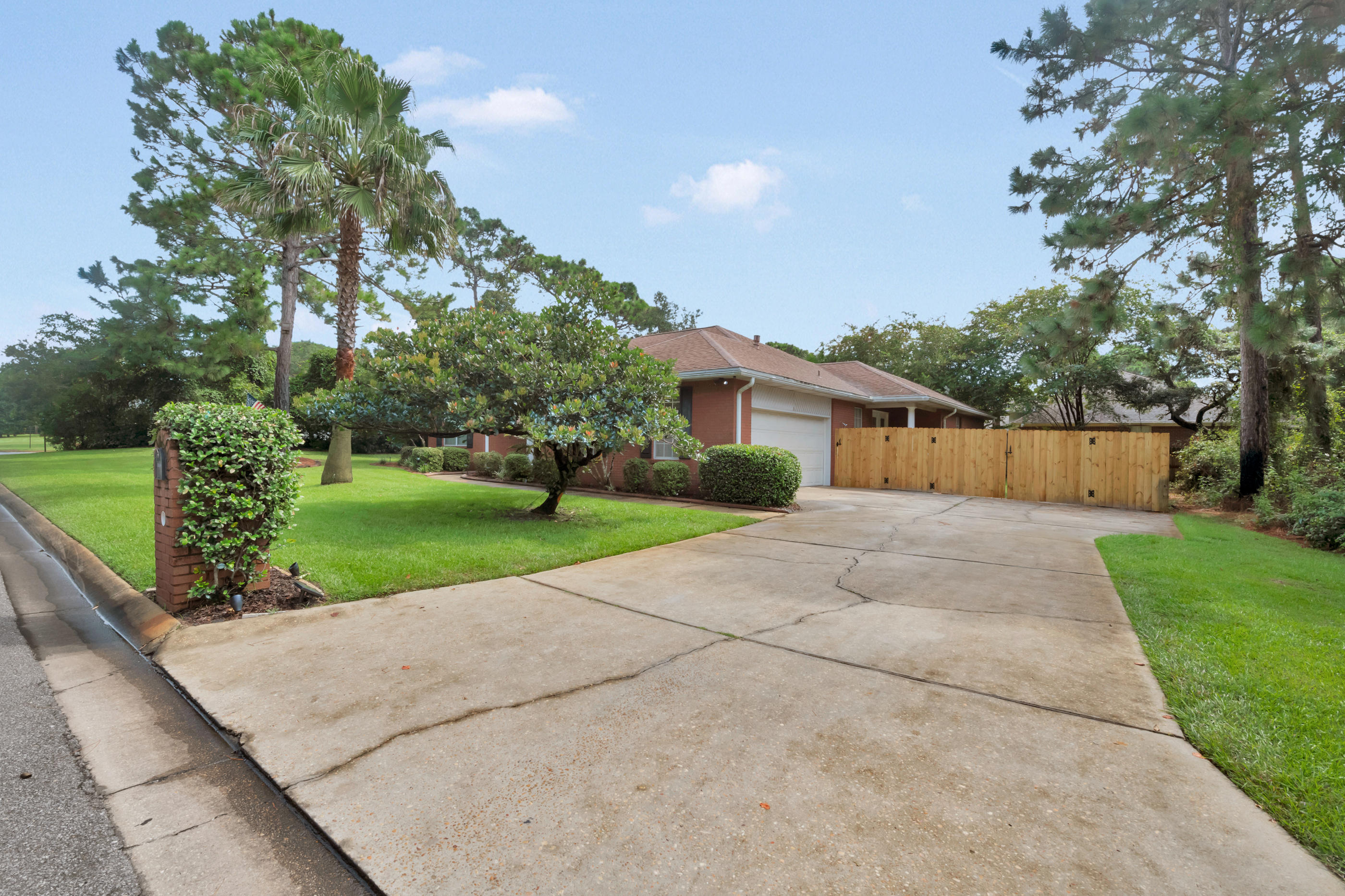 BISCAYNE POINTE - Residential