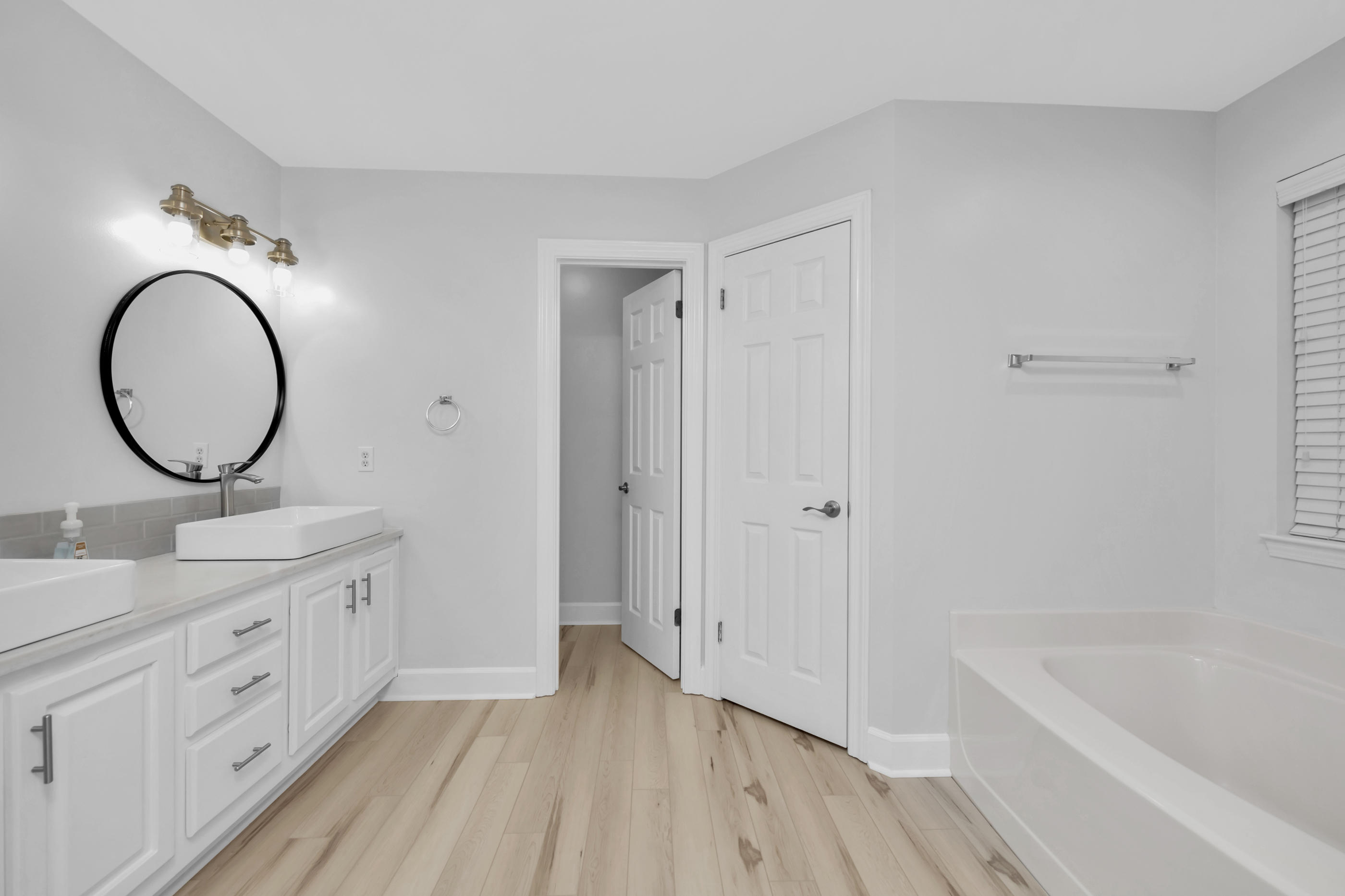 BISCAYNE POINTE - Residential