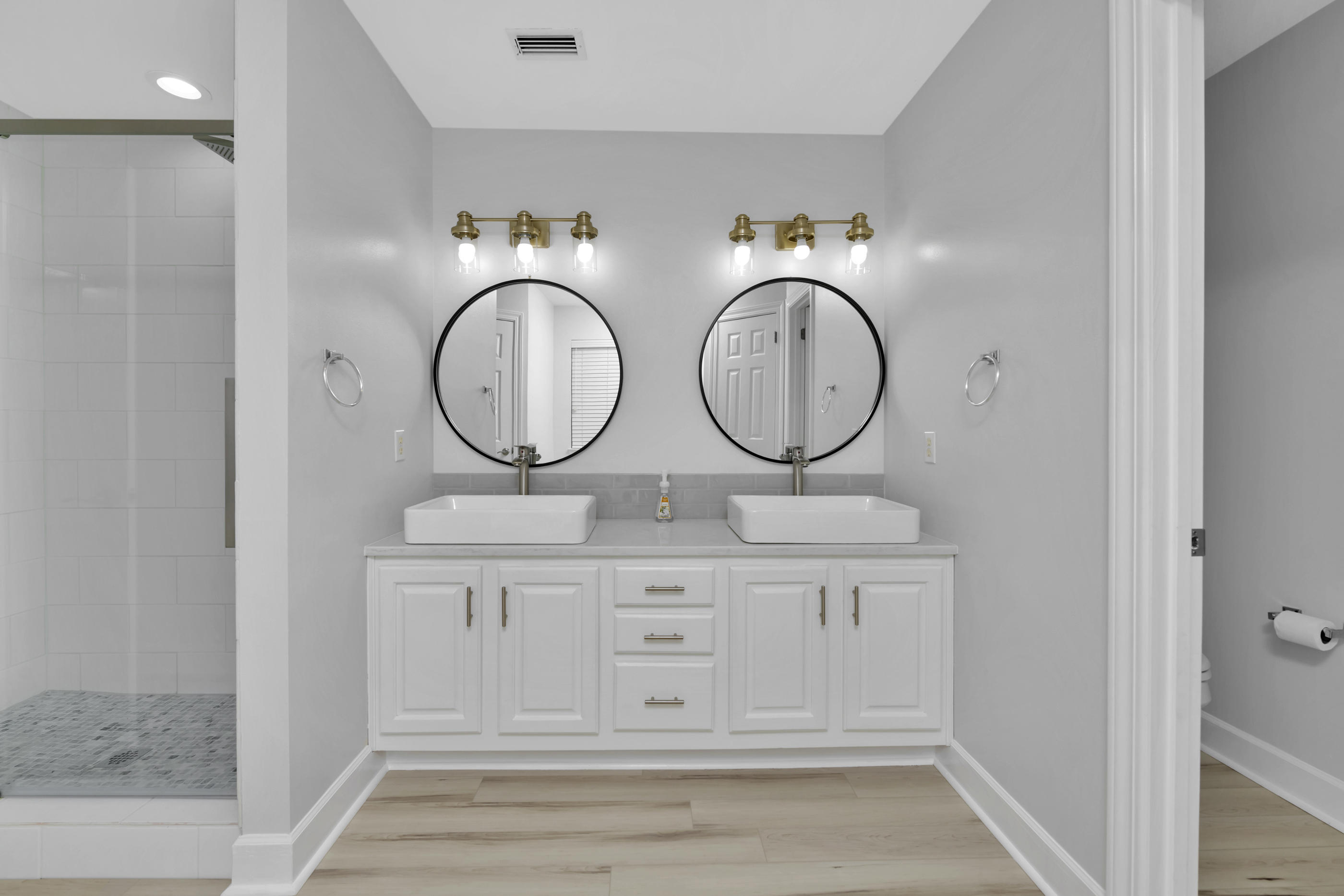 BISCAYNE POINTE - Residential