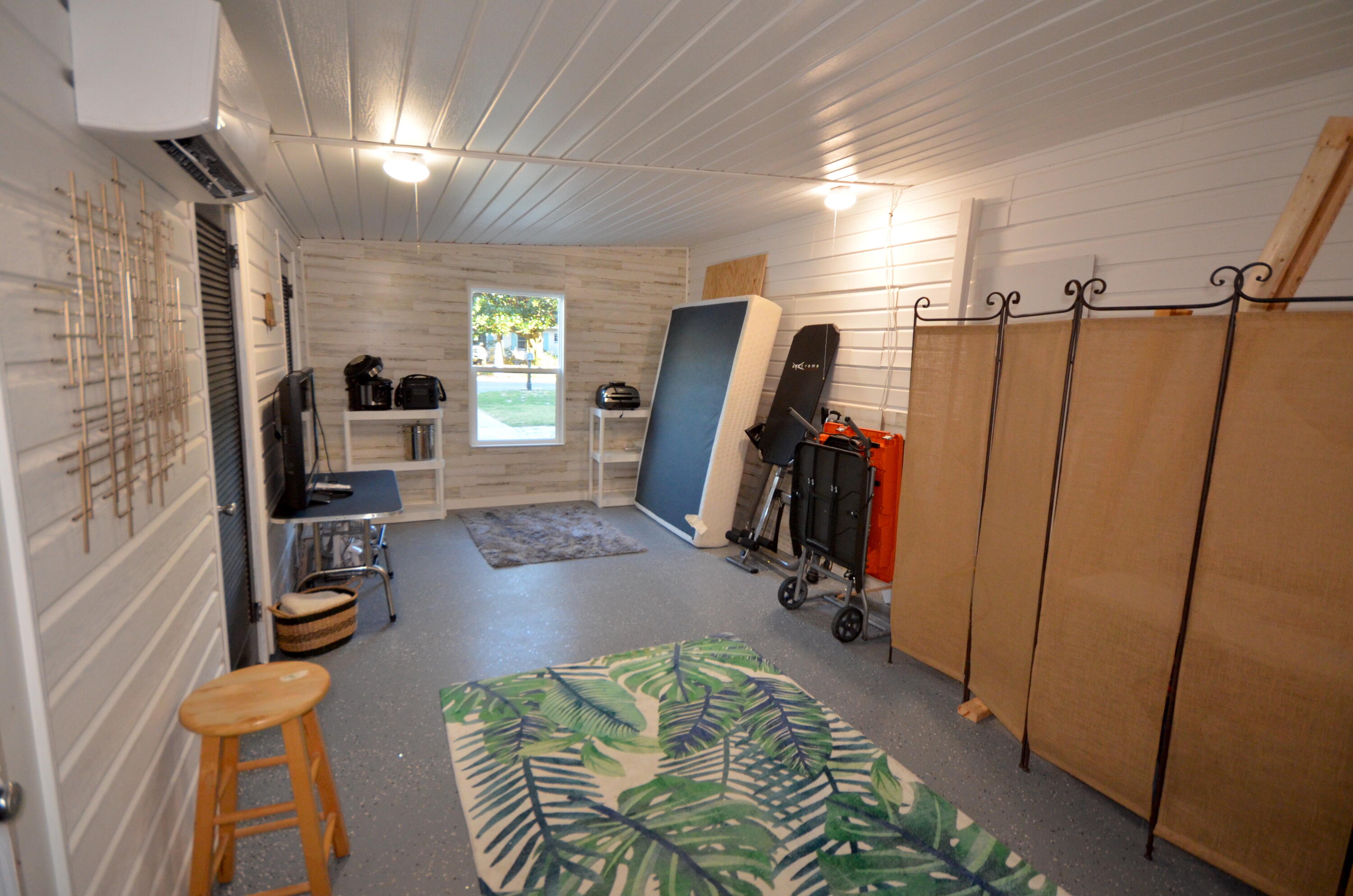 ELLIOTTS POINT 9TH ADDN - Residential