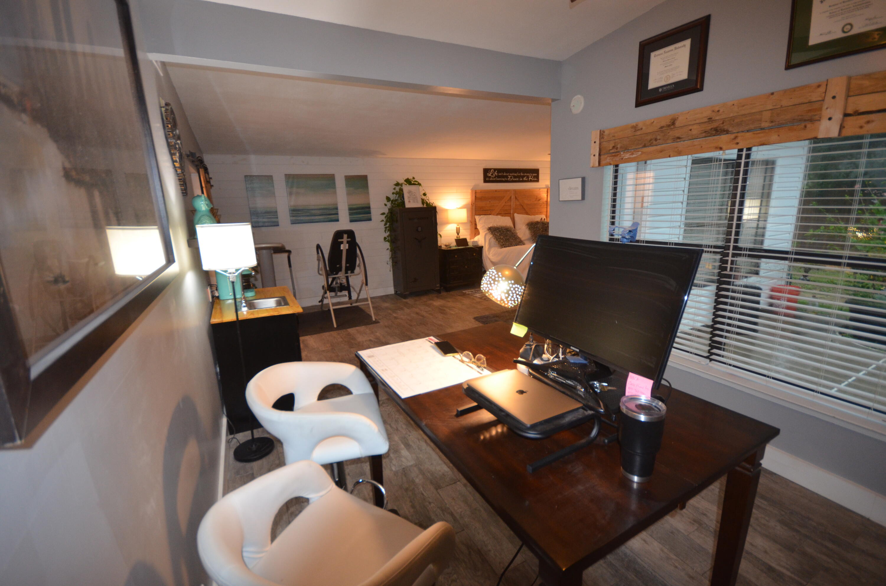 ELLIOTTS POINT 9TH ADDN - Residential